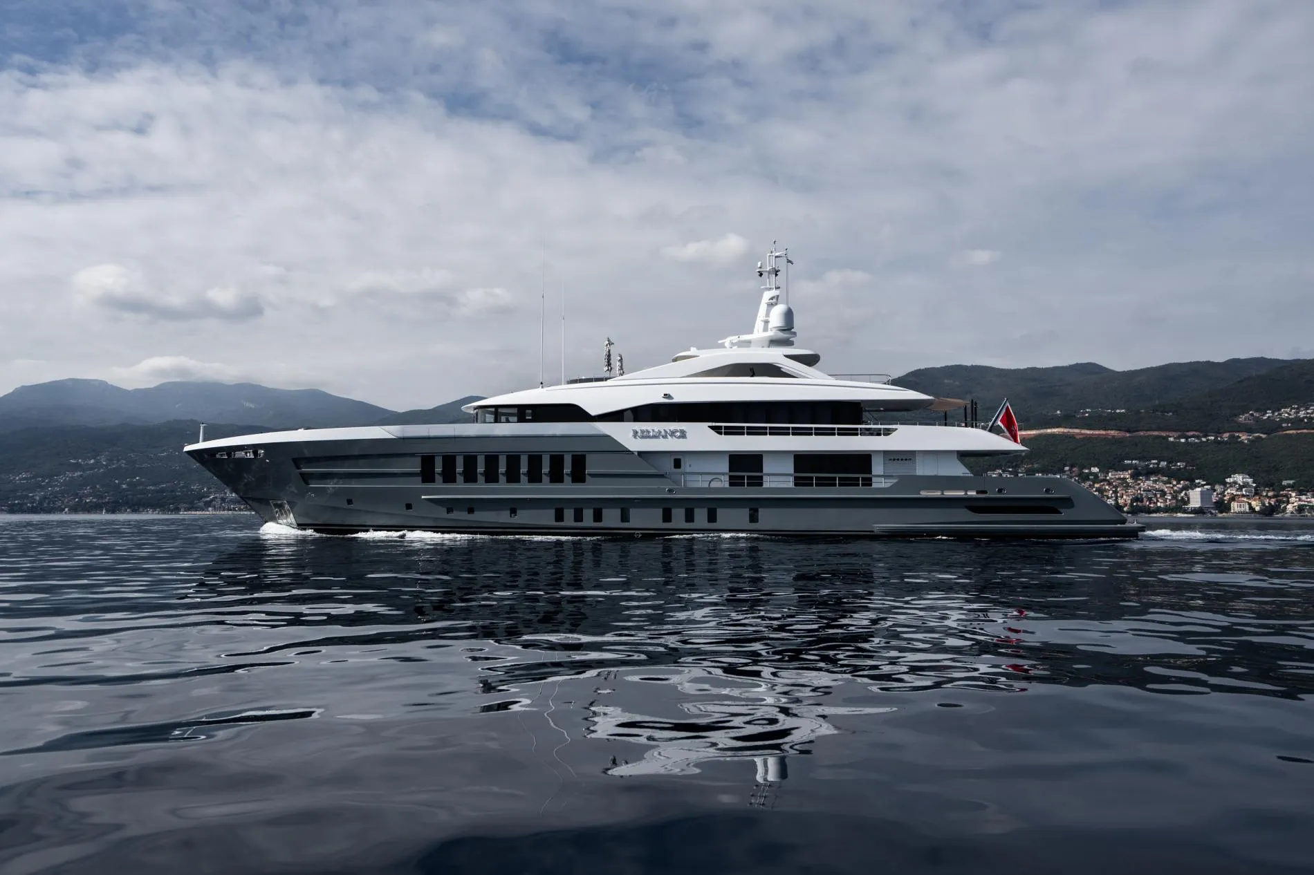 Heesen 55m - Photograph 1