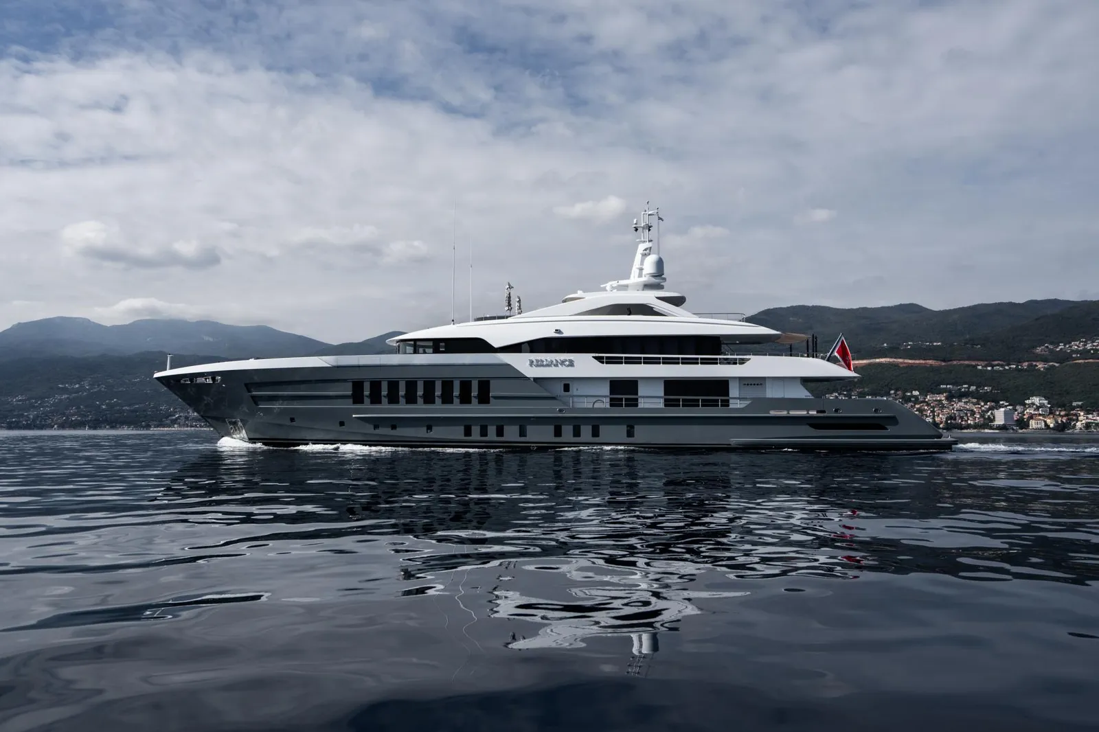 Heesen 55 metri
