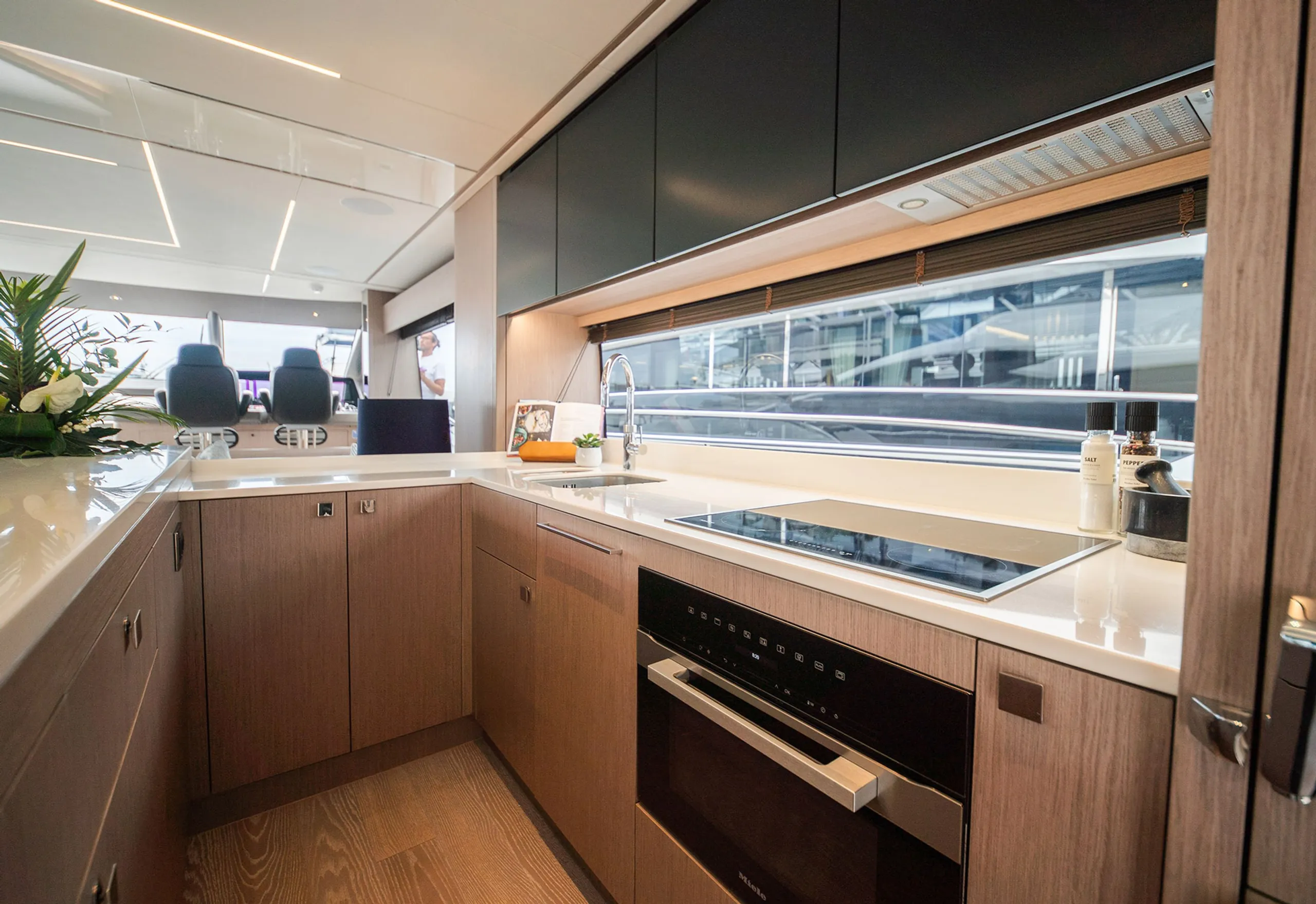 Sunseeker 24m - Photograph 6