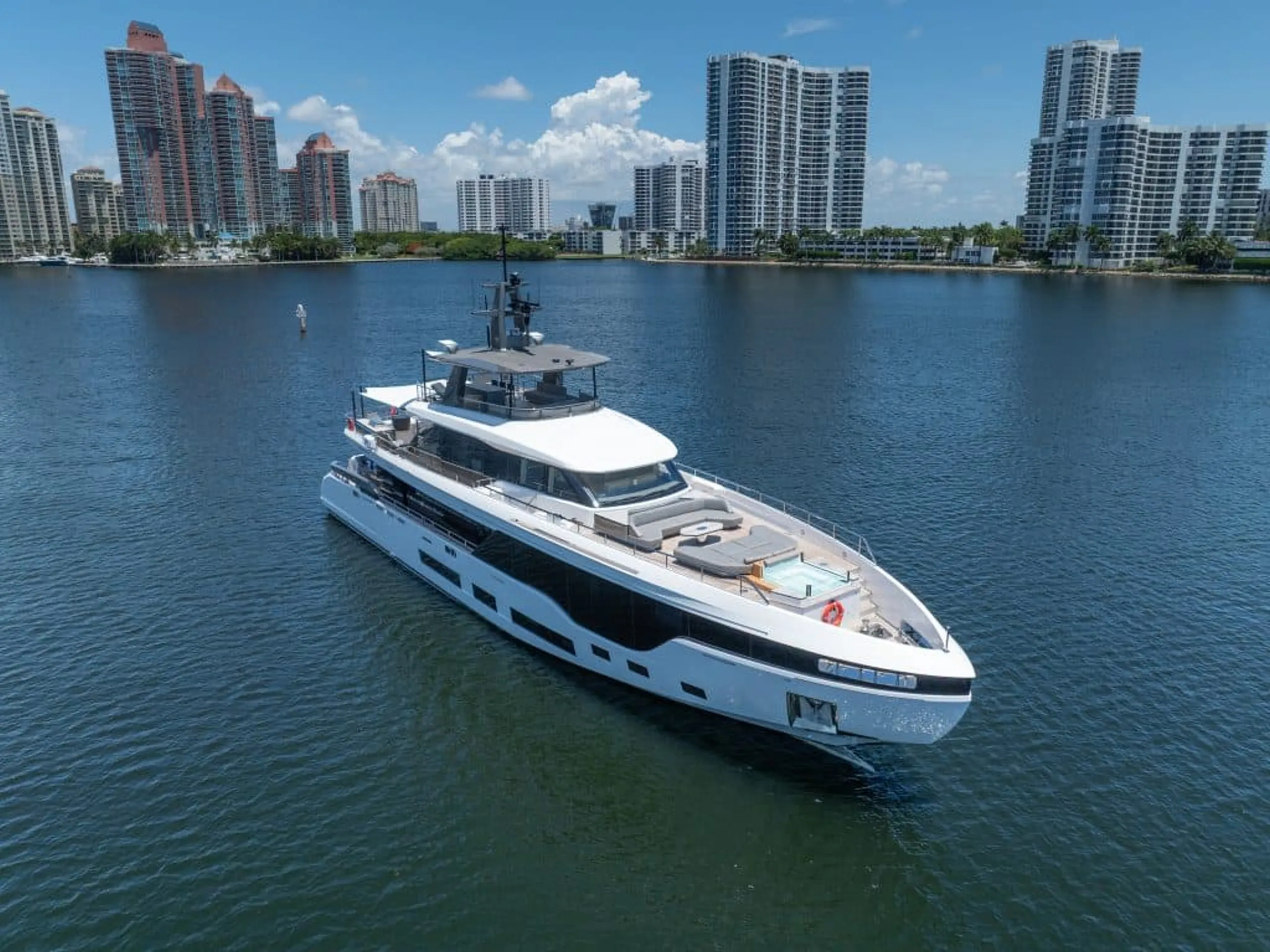 Azimut 35m - Photograph 5