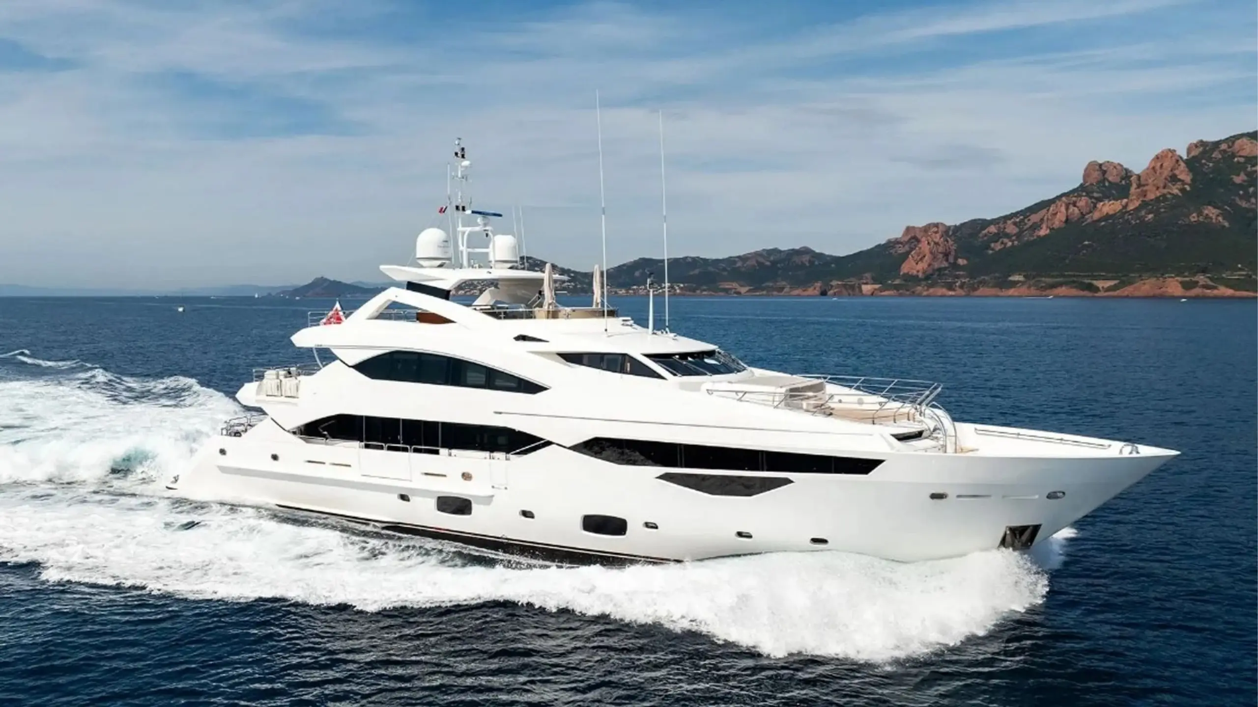 The Sunseeker 40 m cruising the Mediterranean