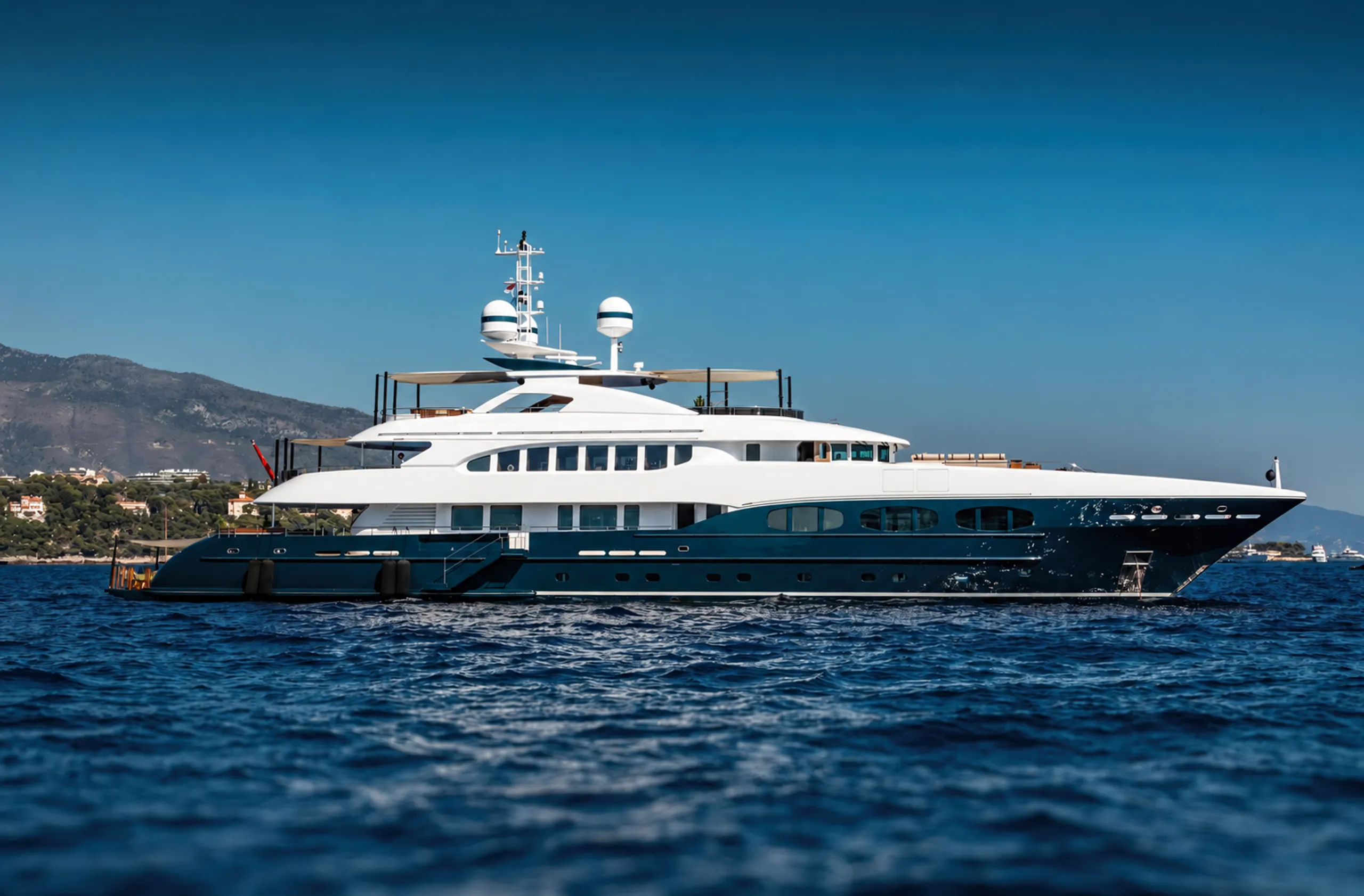 Heesen 47m - Photograph 1