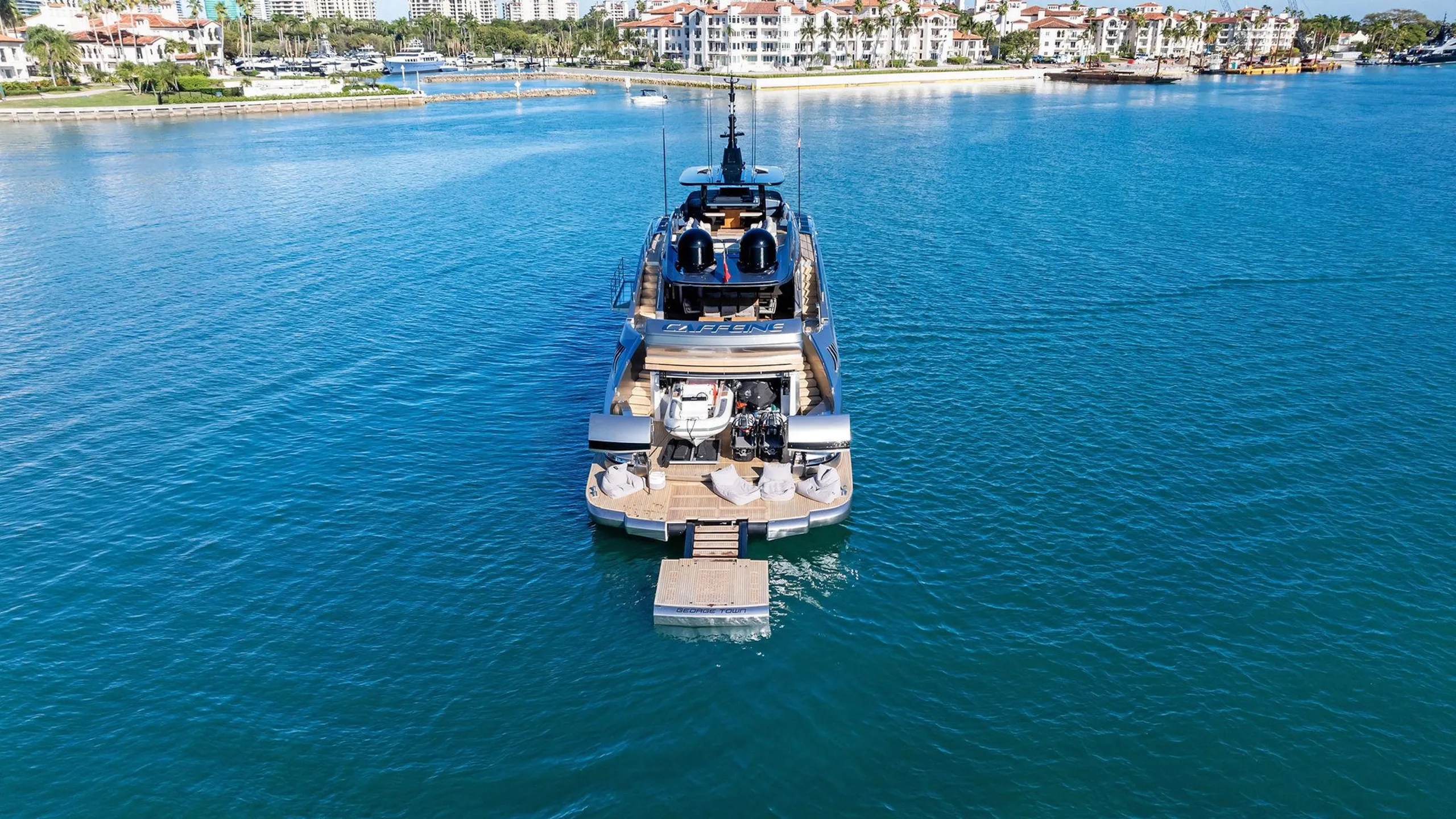 Pershing 35m - Photograph 6