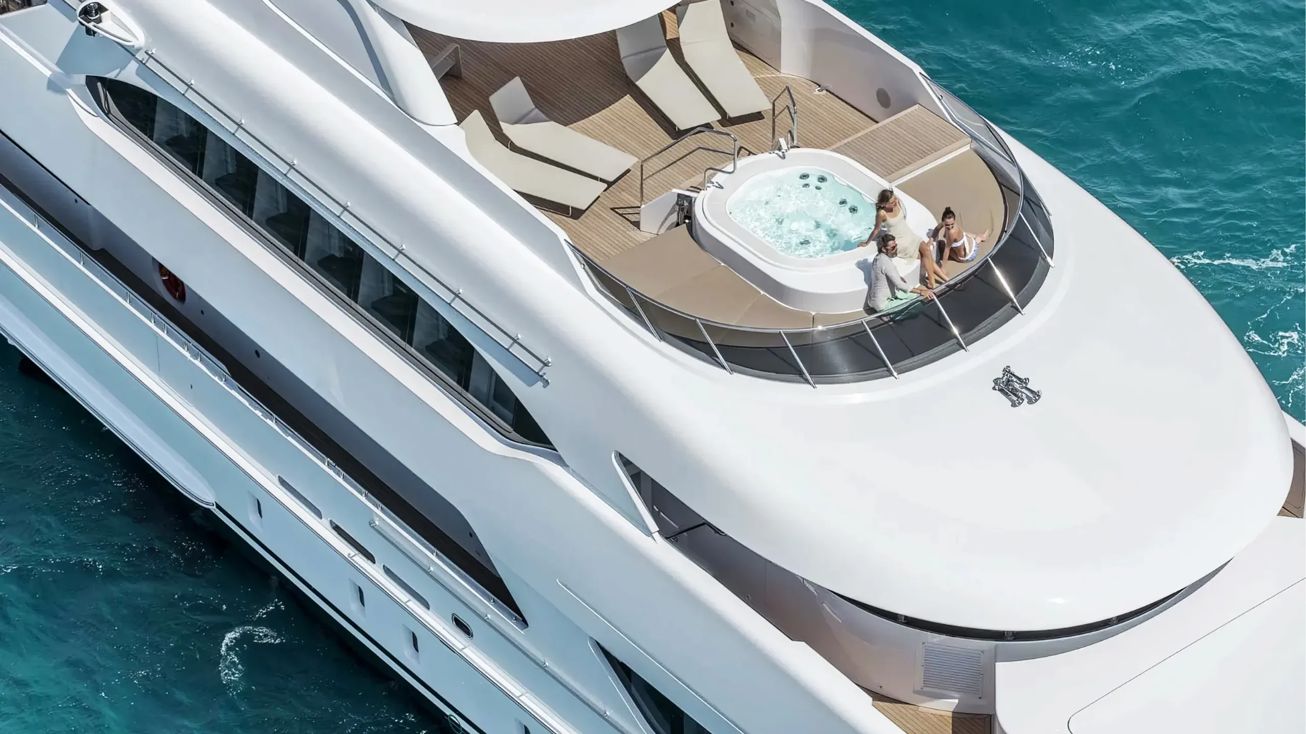 Heesen 46.7m (photograph 1)