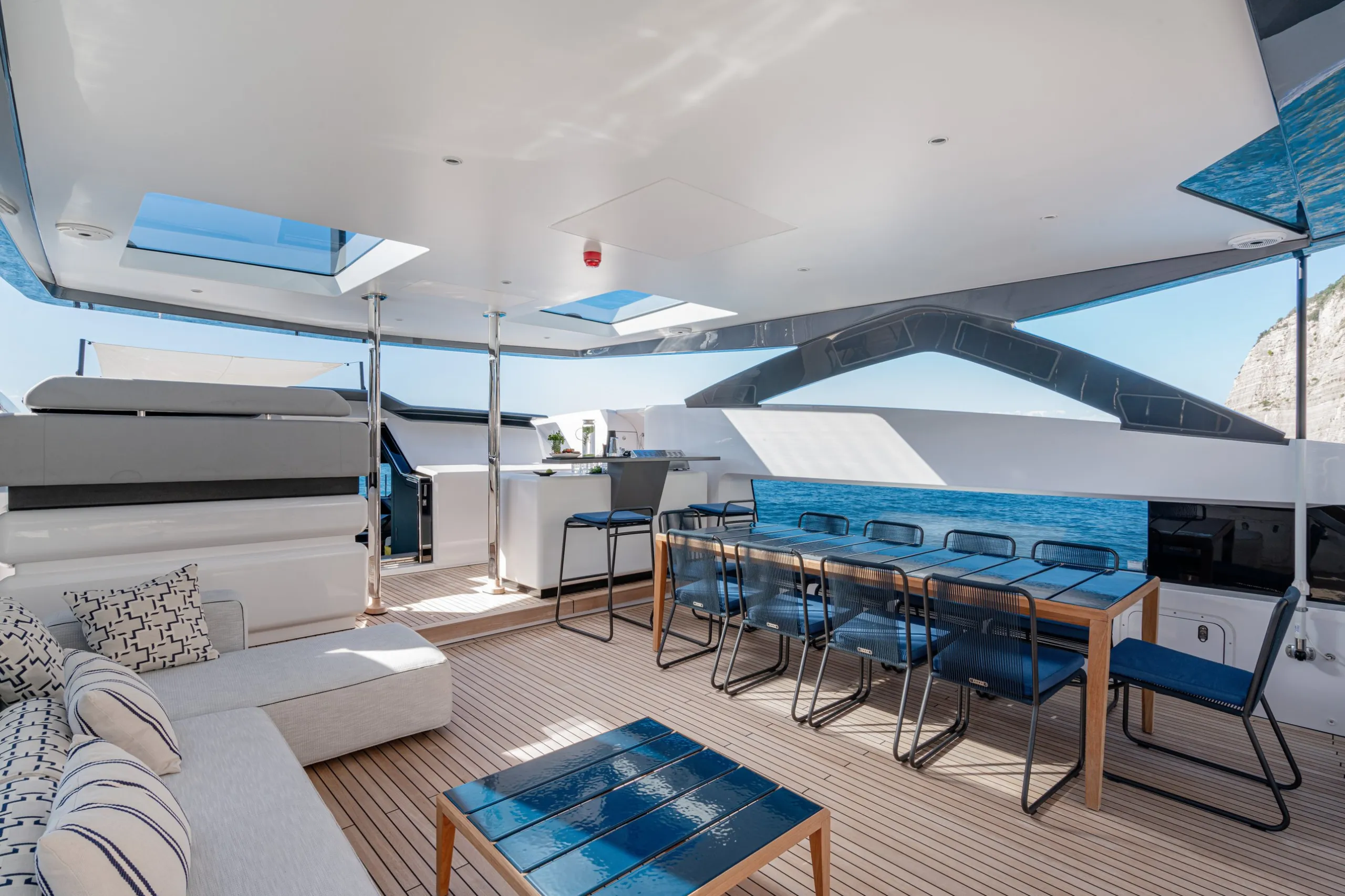 Ferretti 33m (photograph 4)