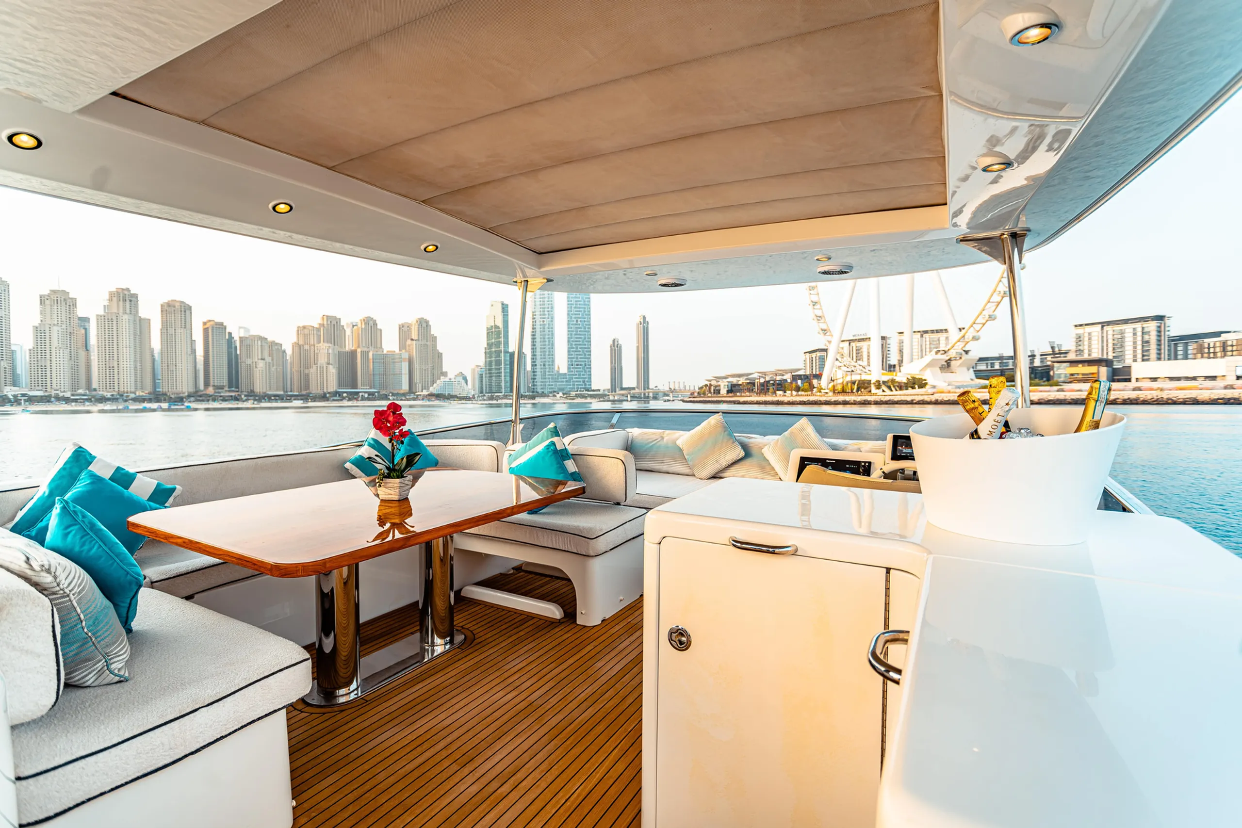 Azimut 20m - Photograph 4