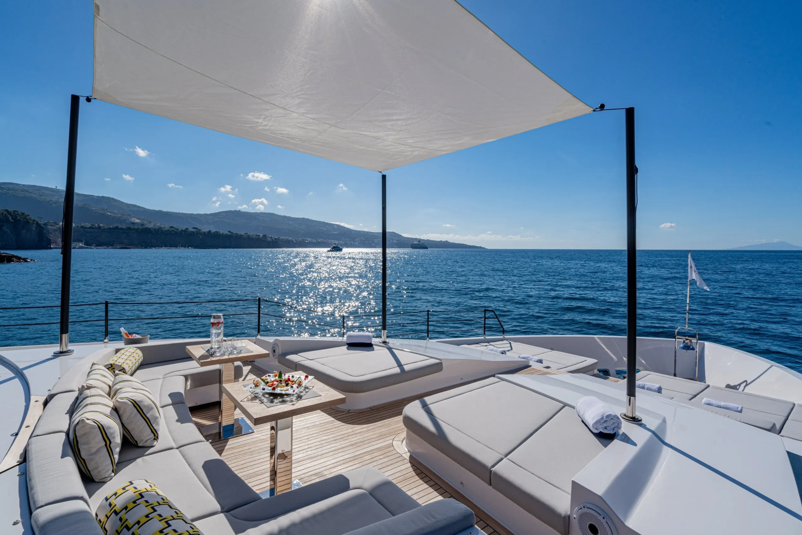 Ferretti 33m (photograph 9)