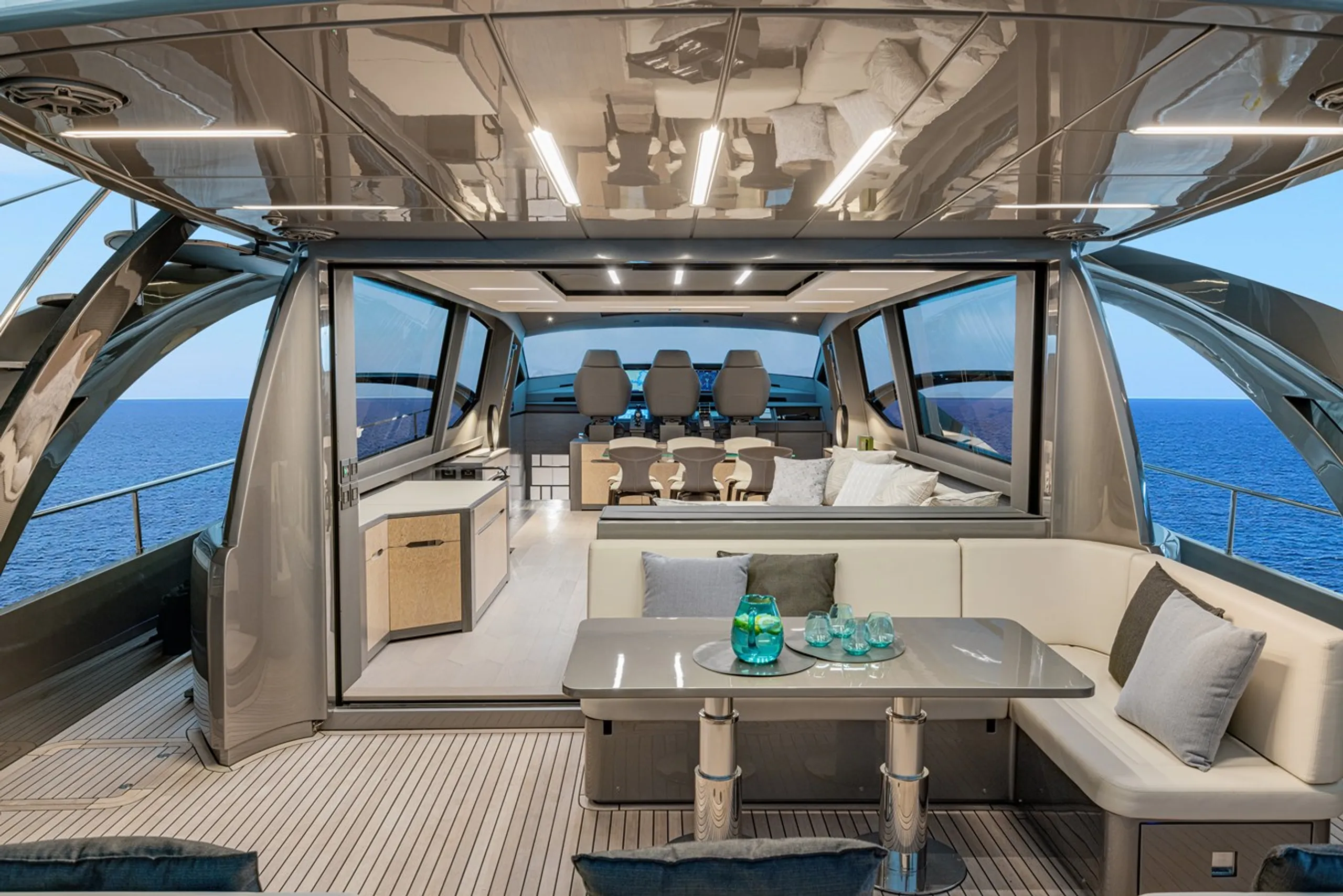 Pershing 26m - Photograph 6