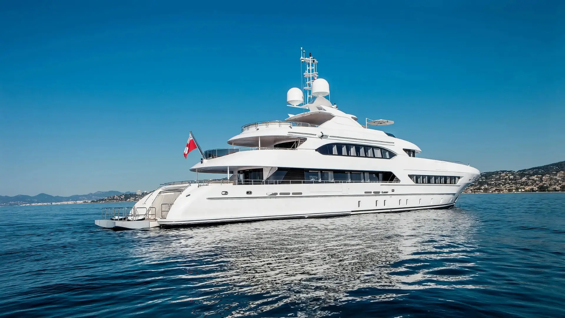 Heesen 47-metre at anchor