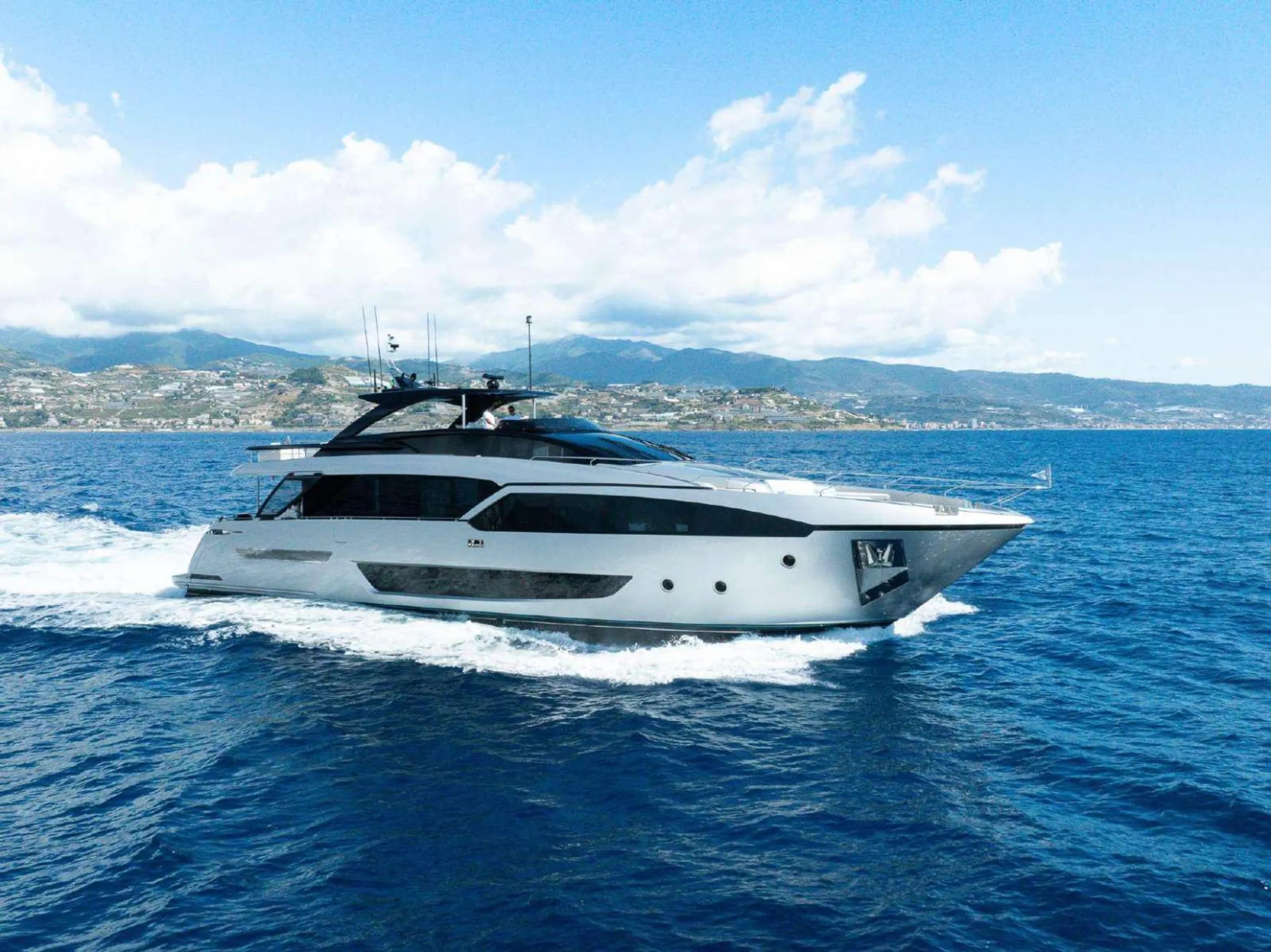 Riva 28m - Photograph 2