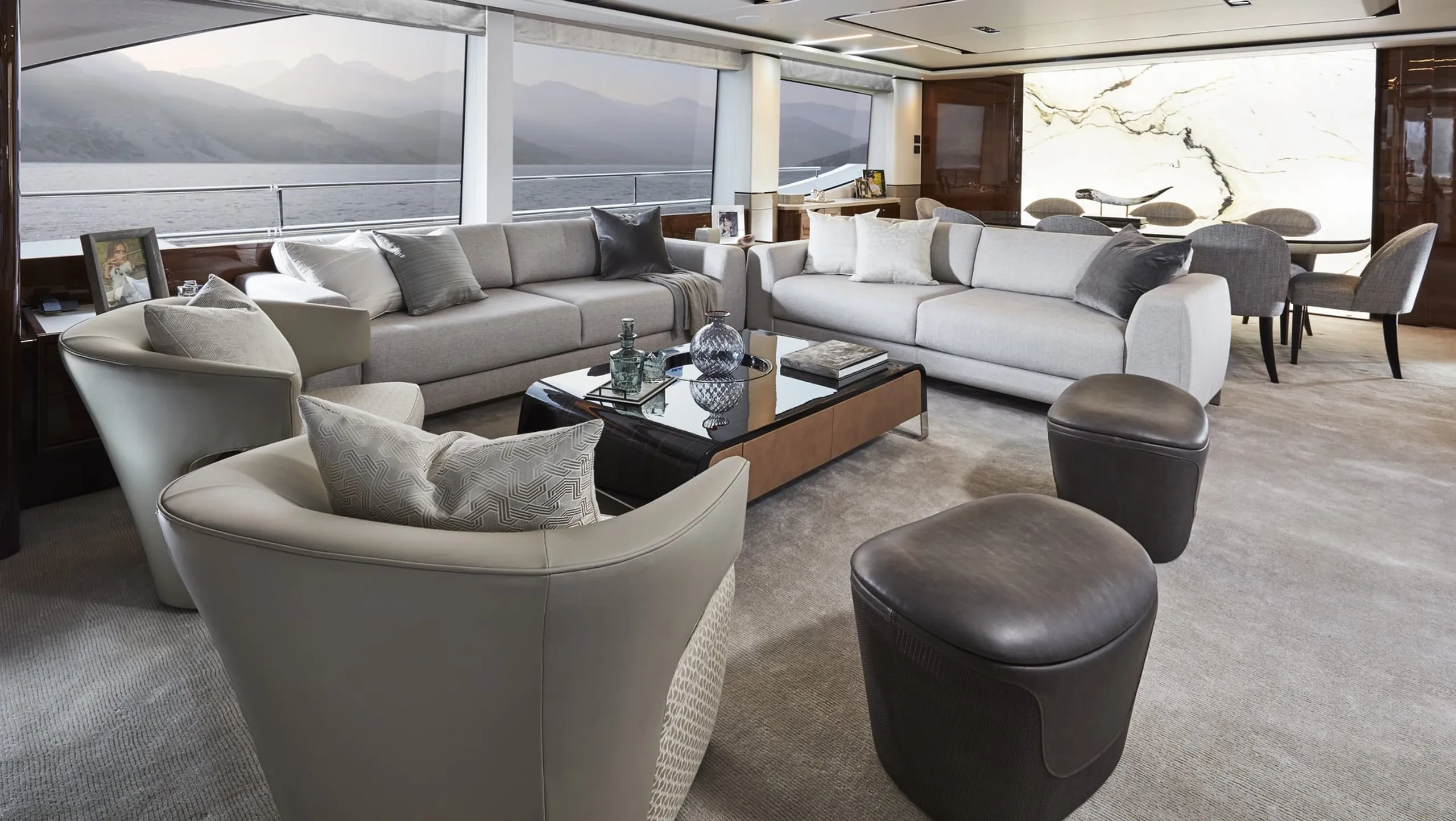 Princess Yachts 30m - Photograph 2