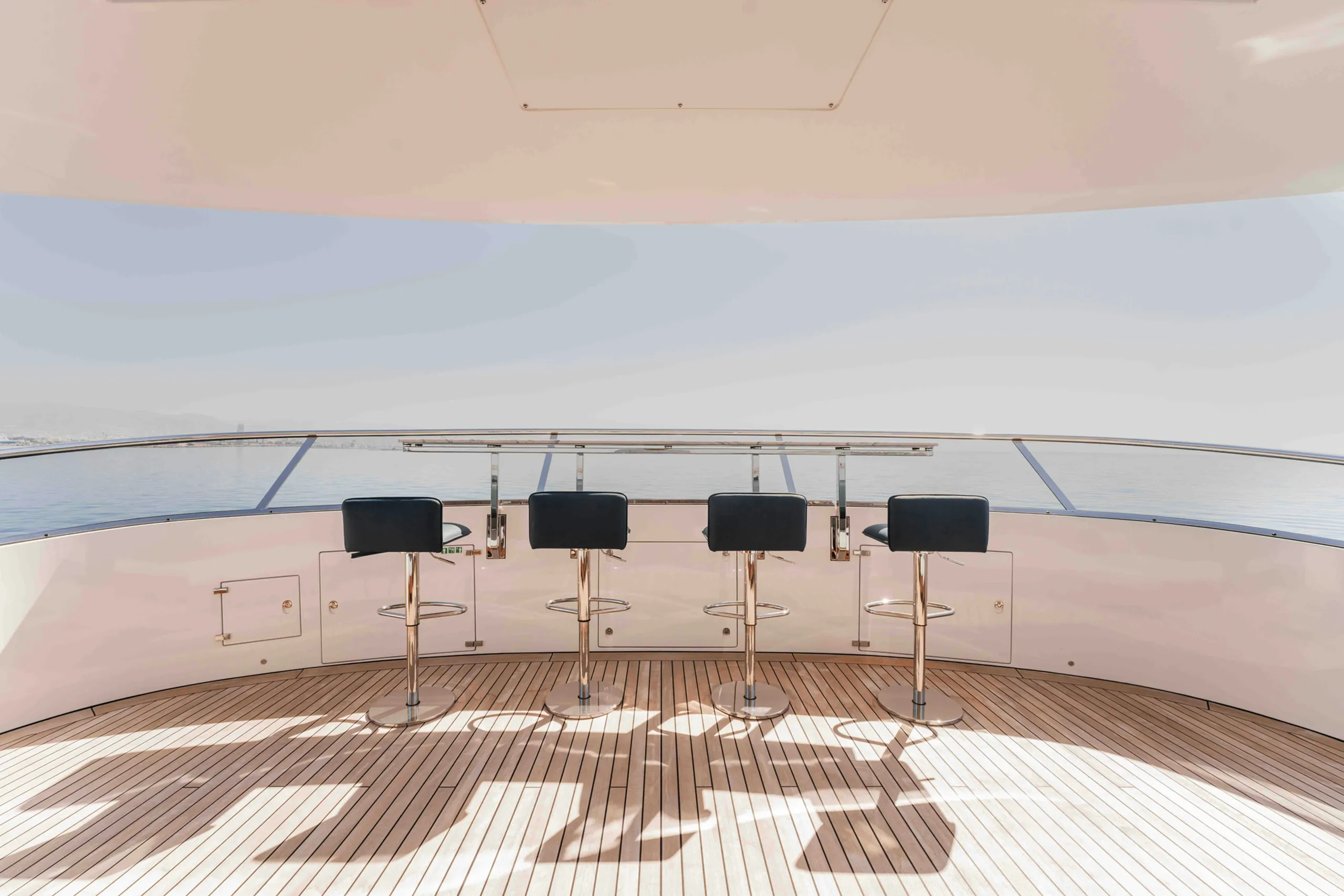 Benetti 38m - Photograph 4