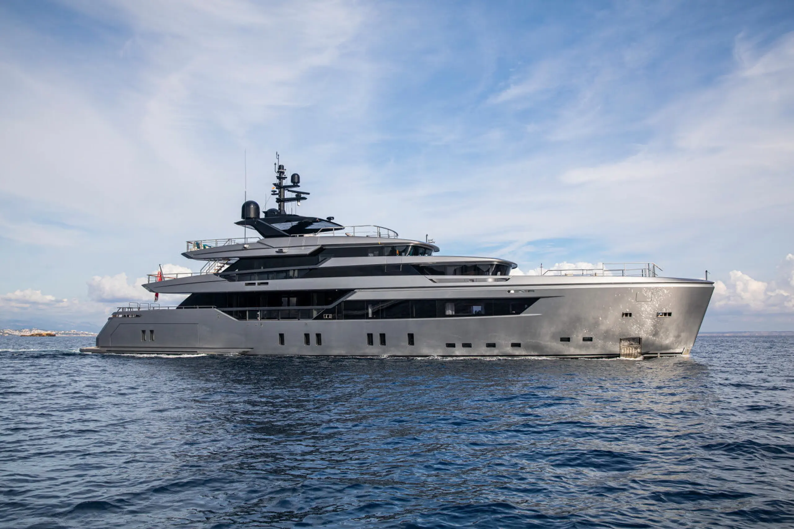 Sanlorenzo 45-metre at anchor