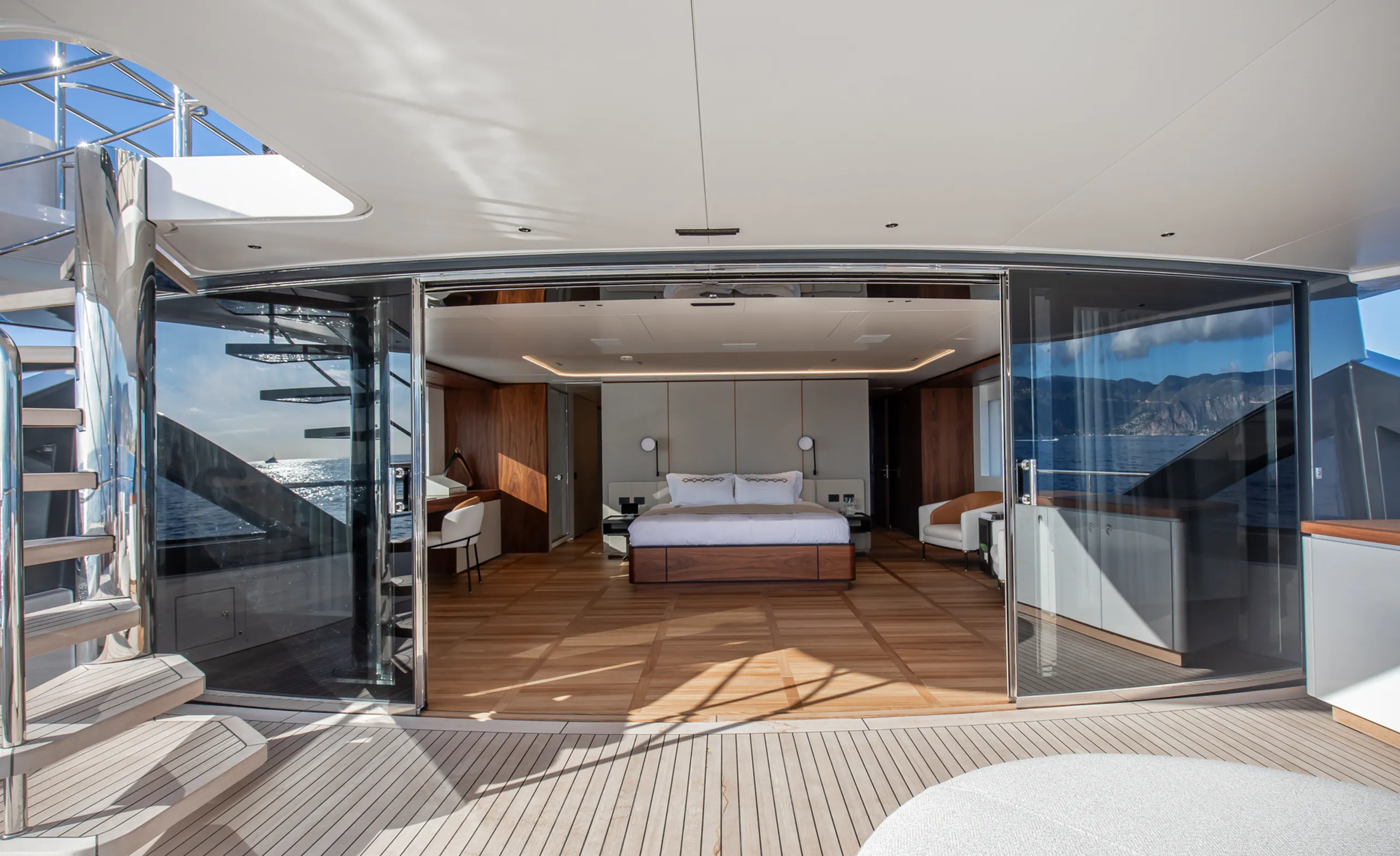 Benetti 41m - Photograph 9