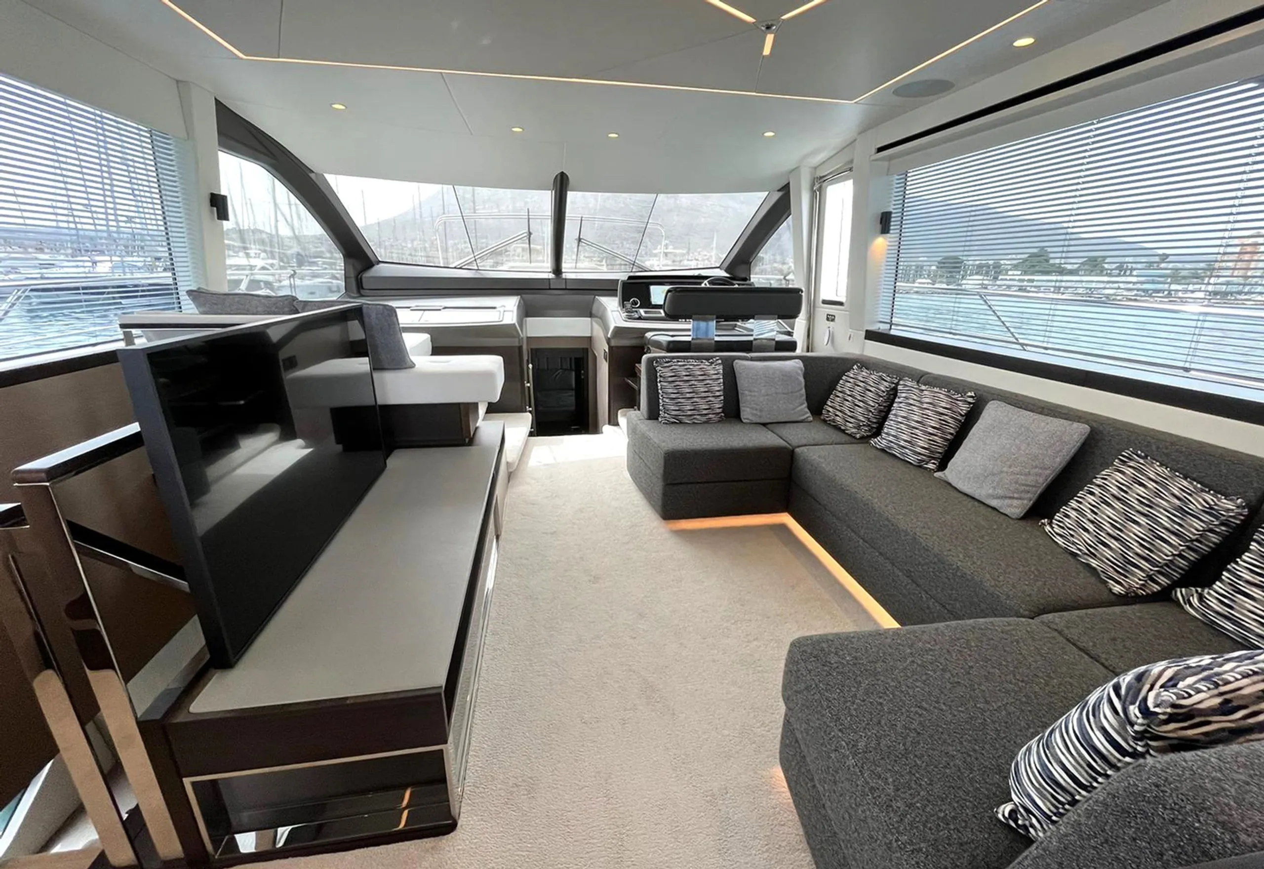 Sunseeker 21m - Photograph 8