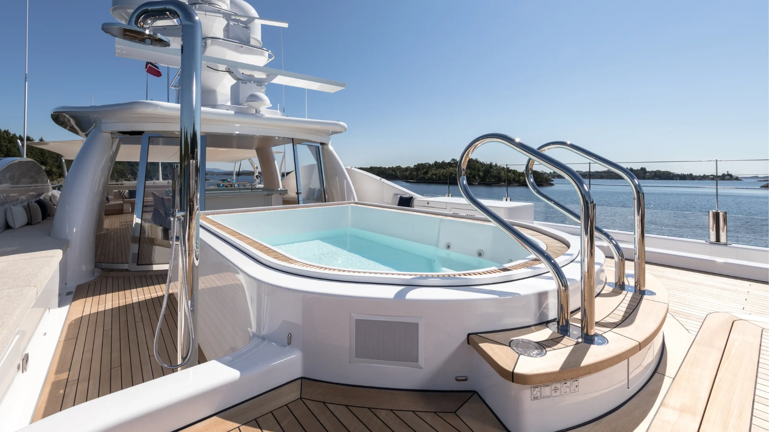 Amels 55m (photograph 11)