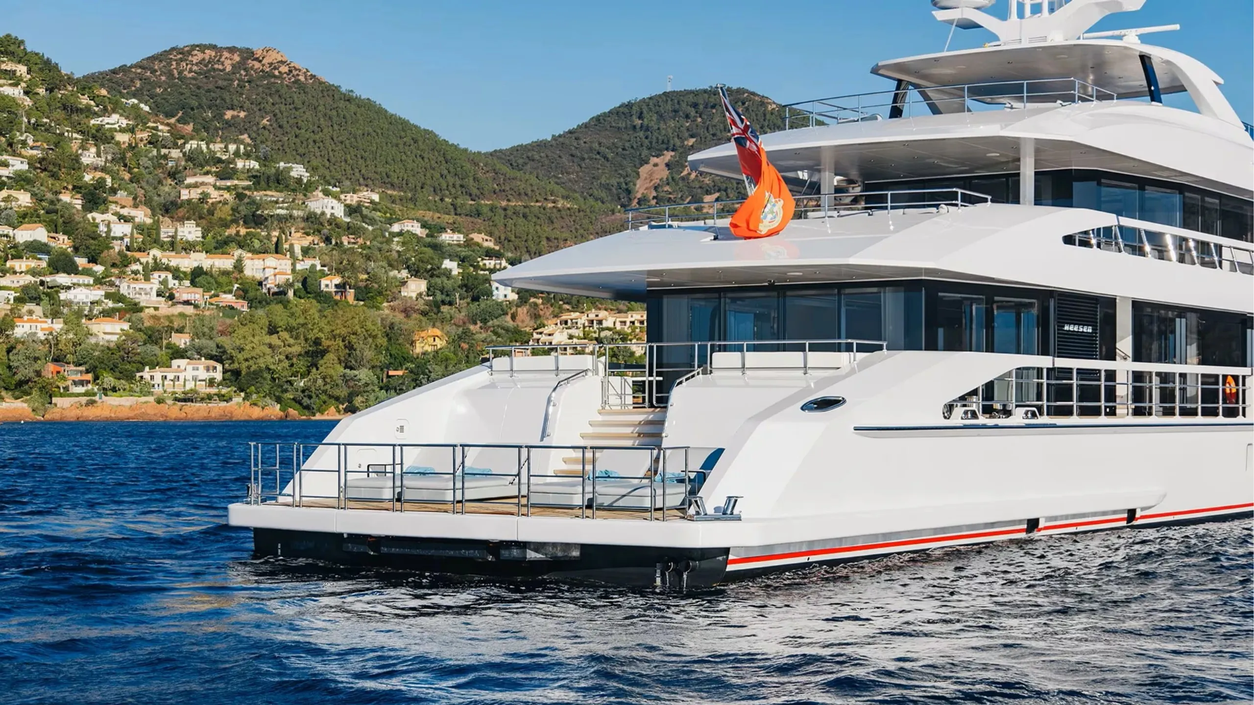 Heesen 49.8m (photograph 2)