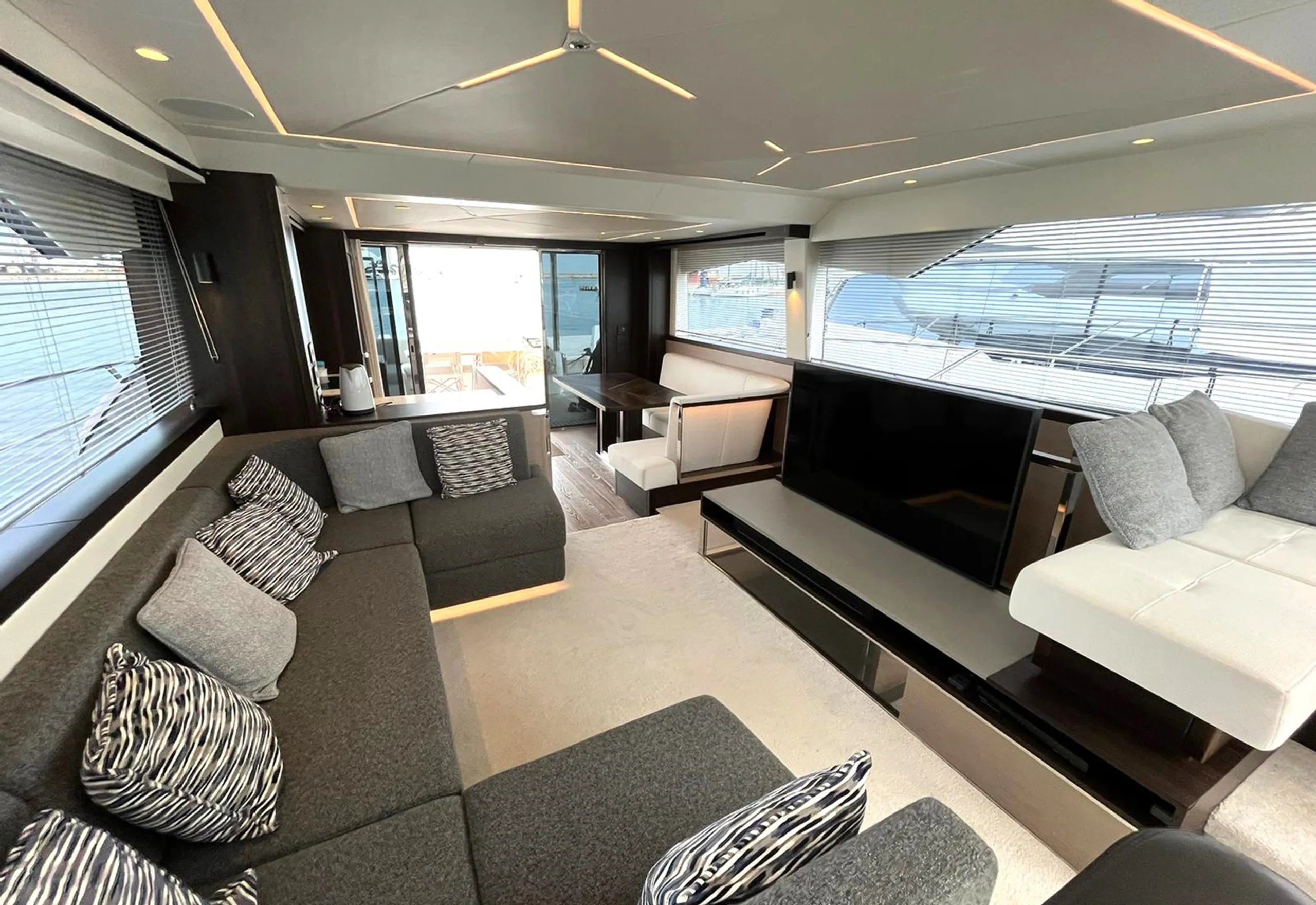 Sunseeker 21m - Photograph 9