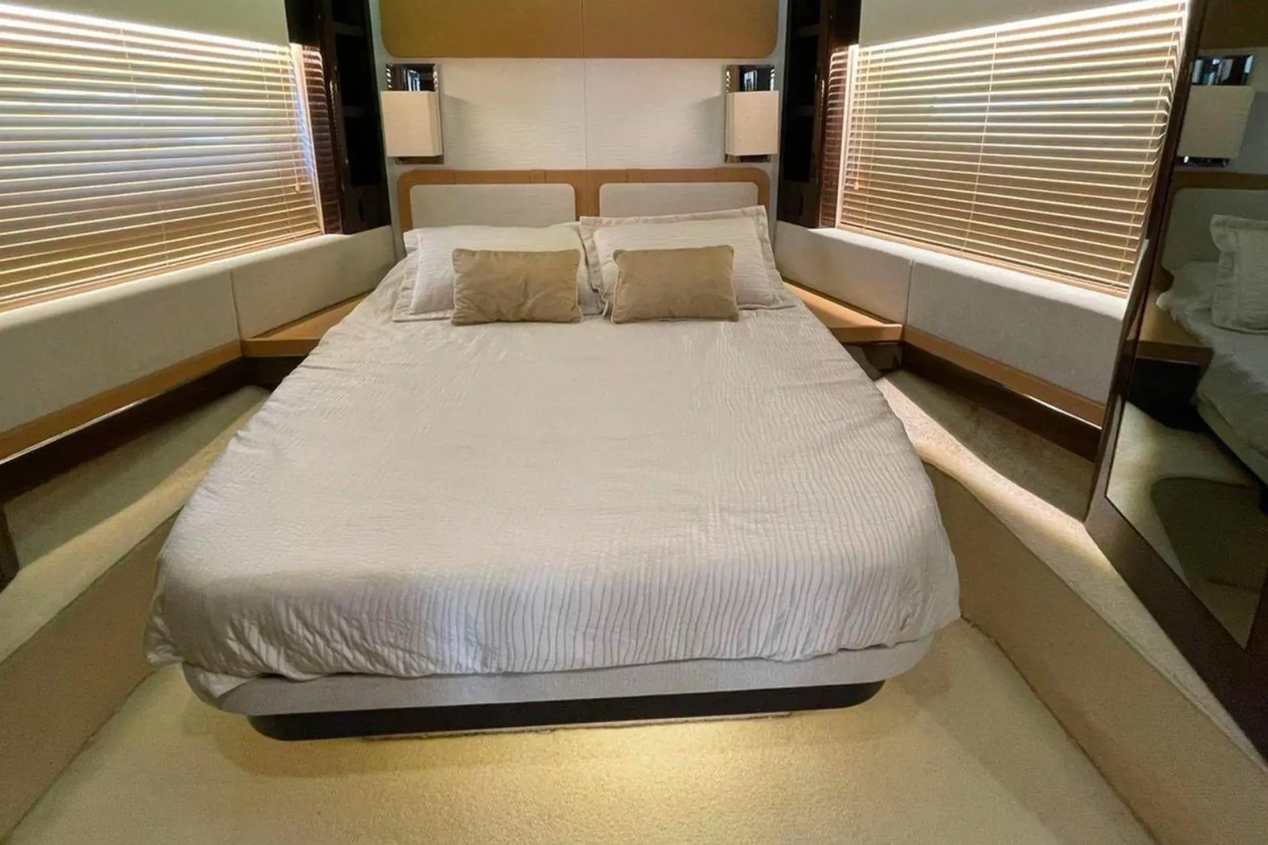 Azimut 23m - Photograph 5