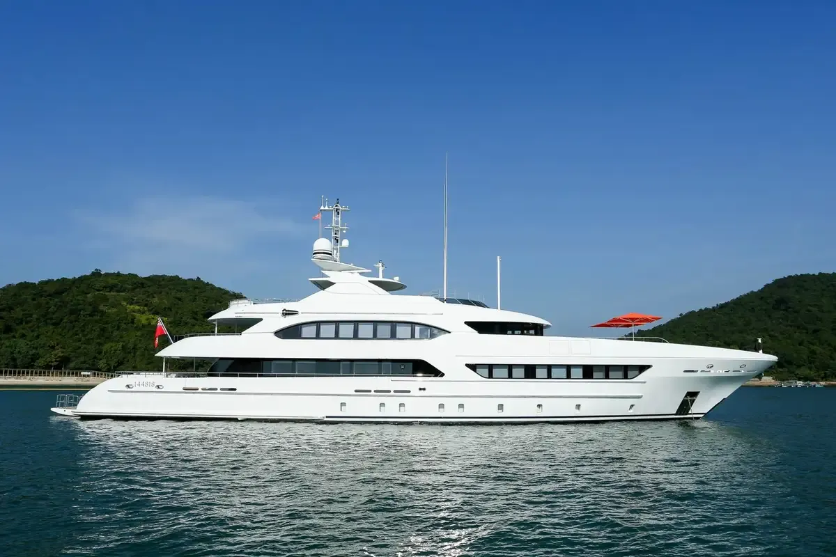 Heesen 47m - Photograph 1