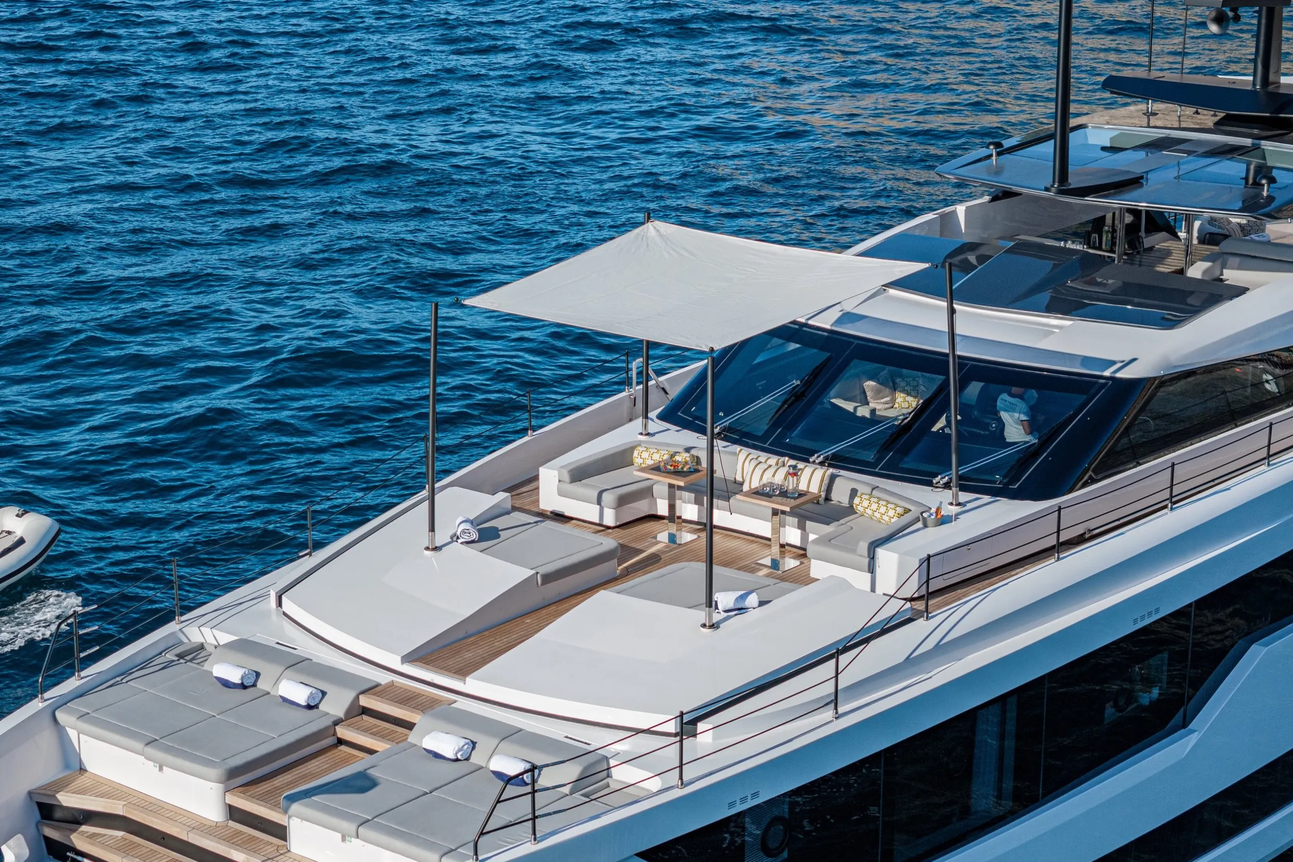 Ferretti 33m (photograph 8)