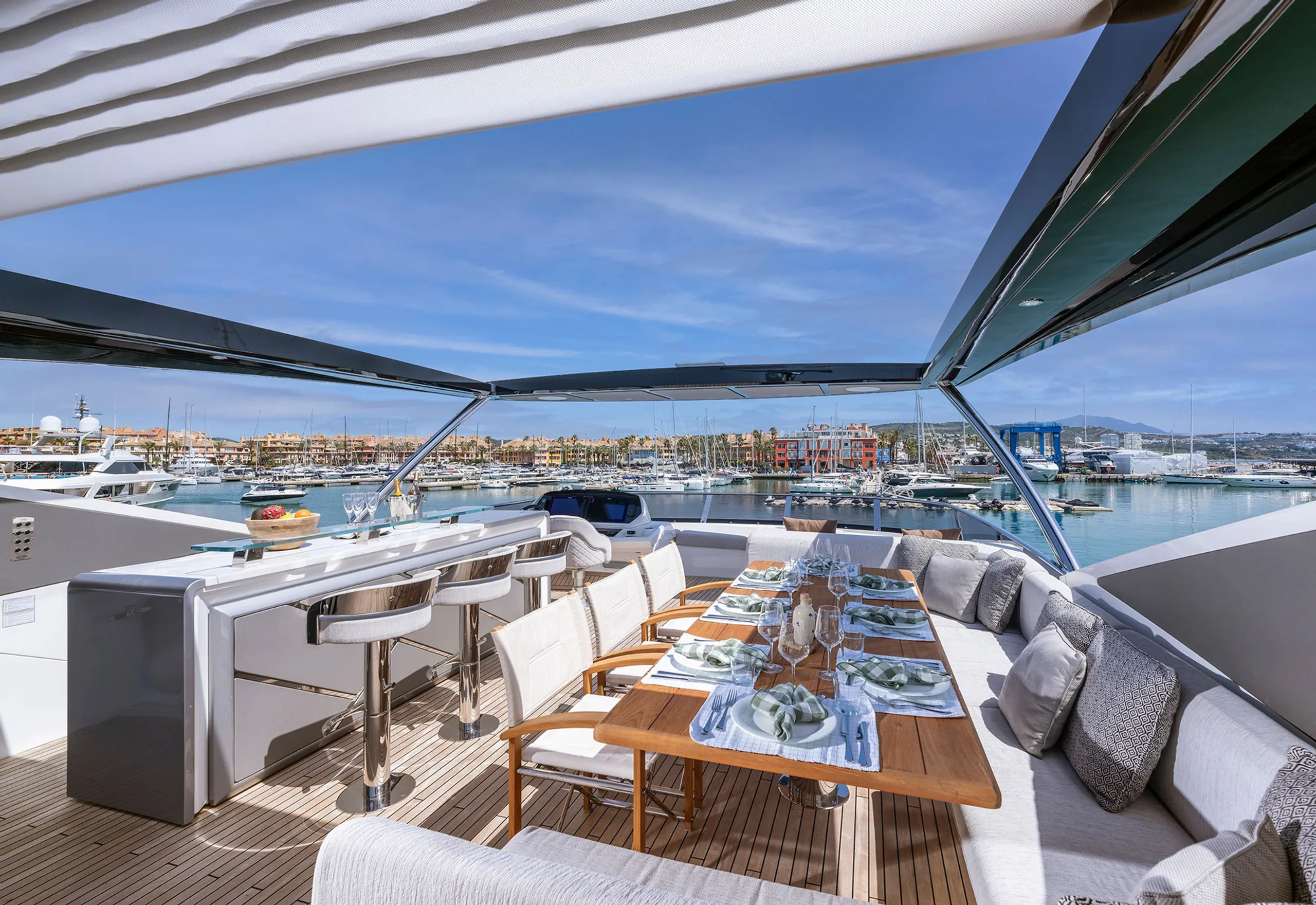 Sunseeker 27m - Photograph 6