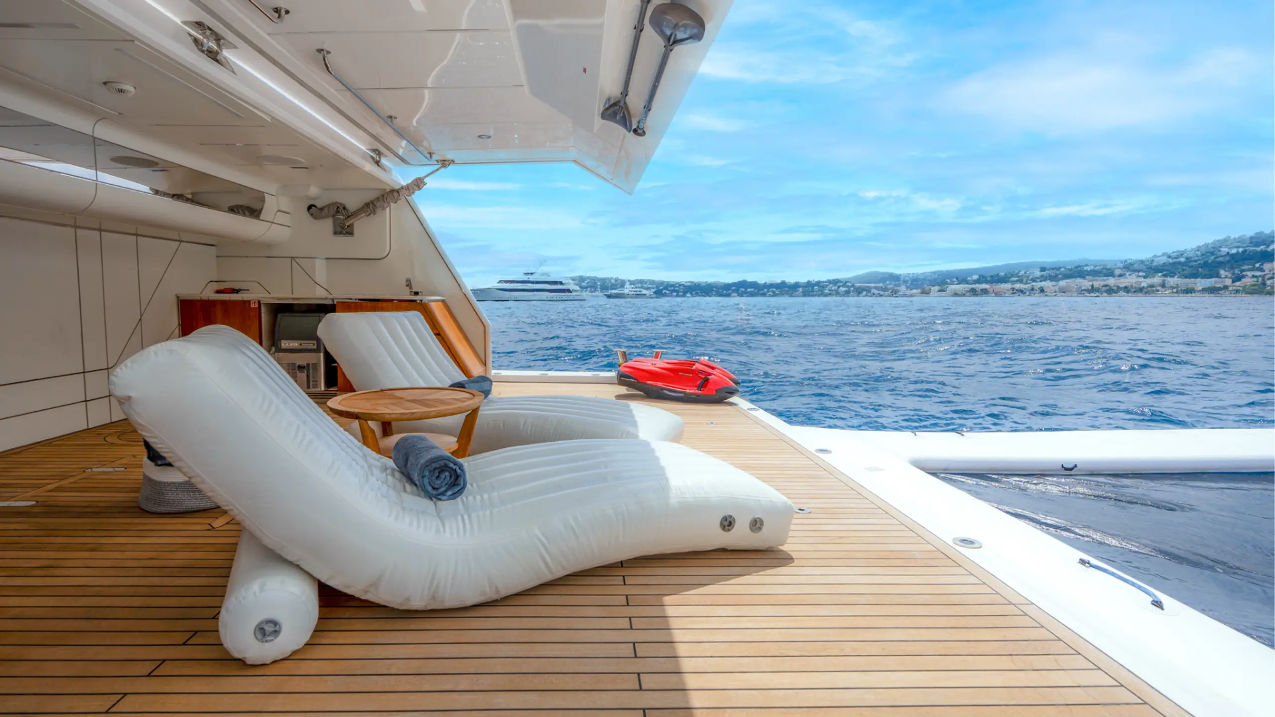 Gulf Craft - 37m — photograph 10