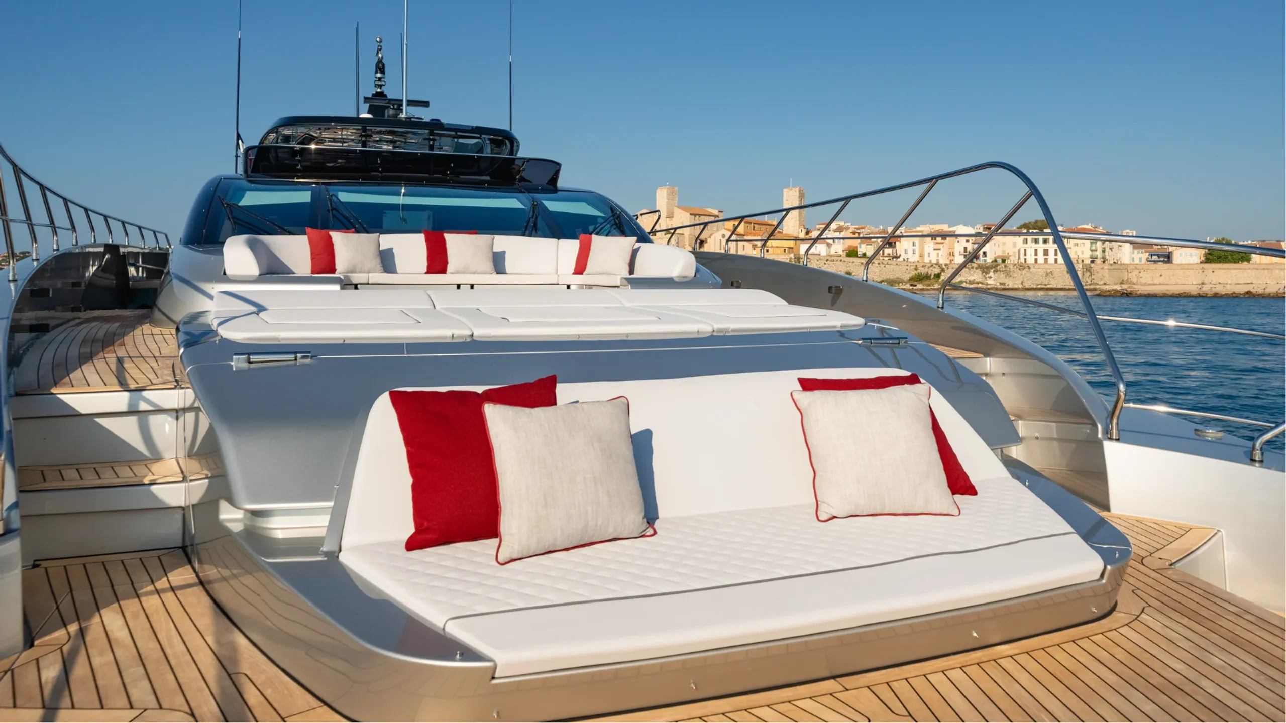 Riva 33.53m (photograph 8)