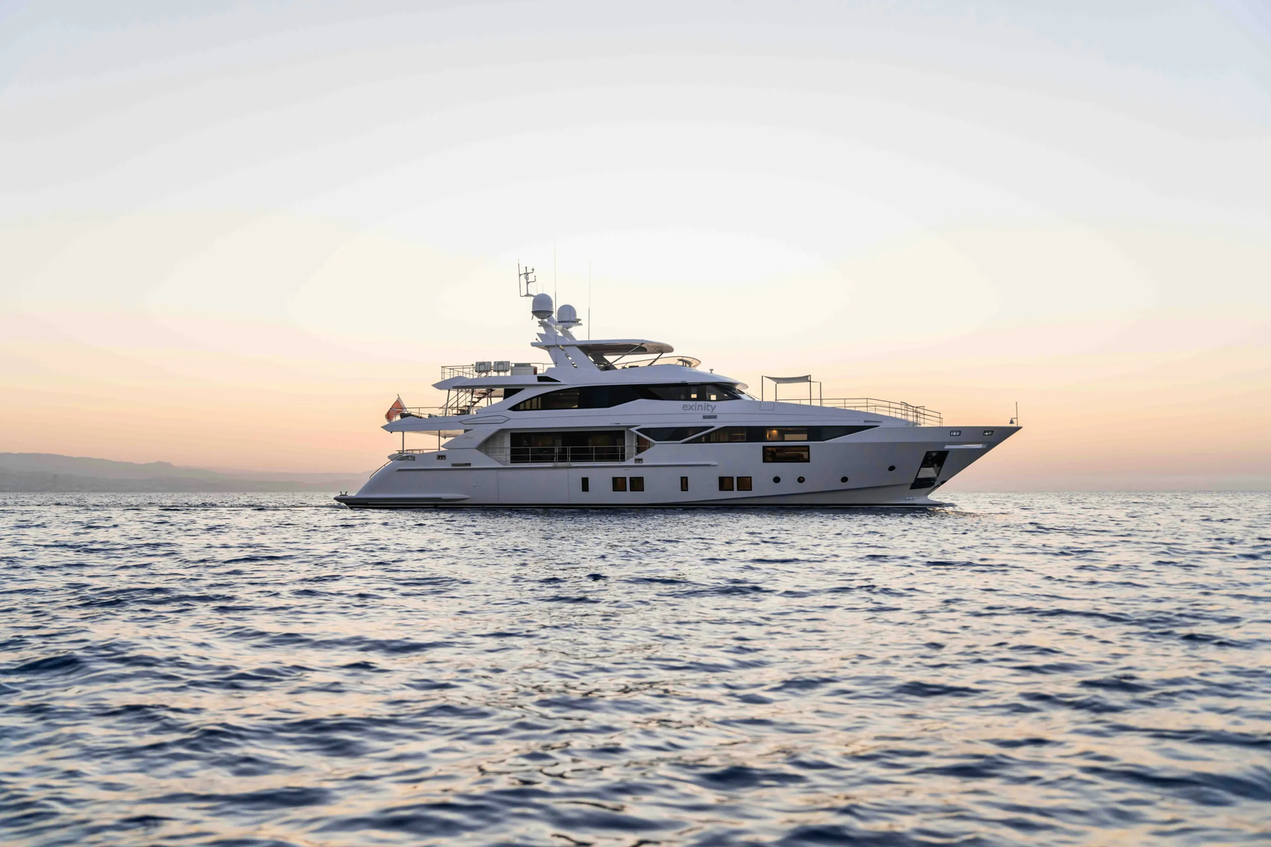 Benetti 38m - Photograph 1