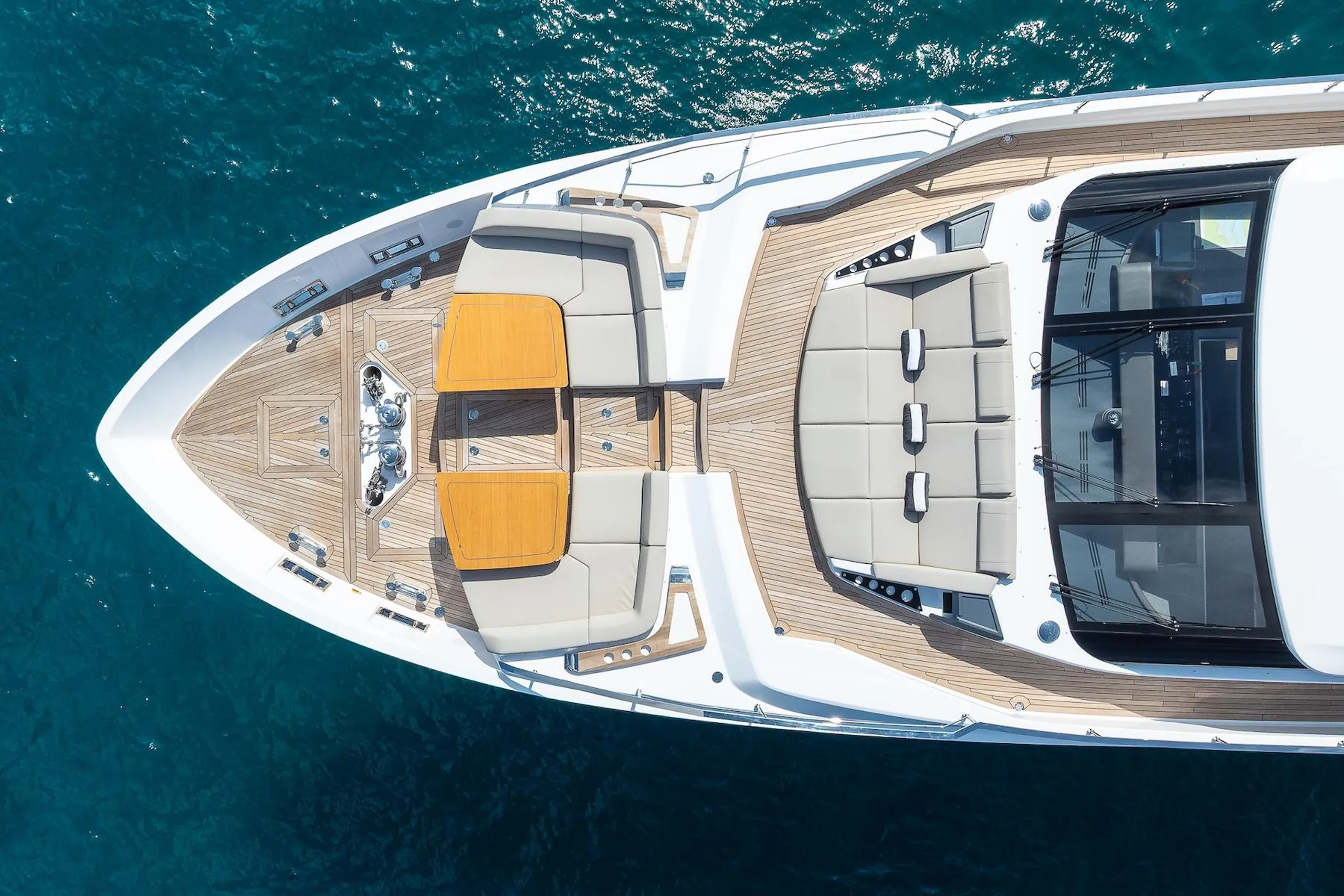 Ferretti 30m - Photograph 6