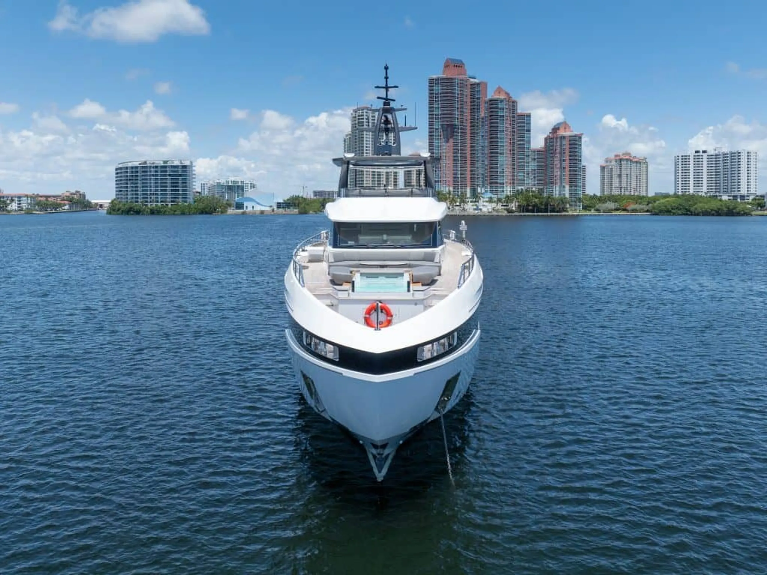 Azimut 35m - Photograph 3