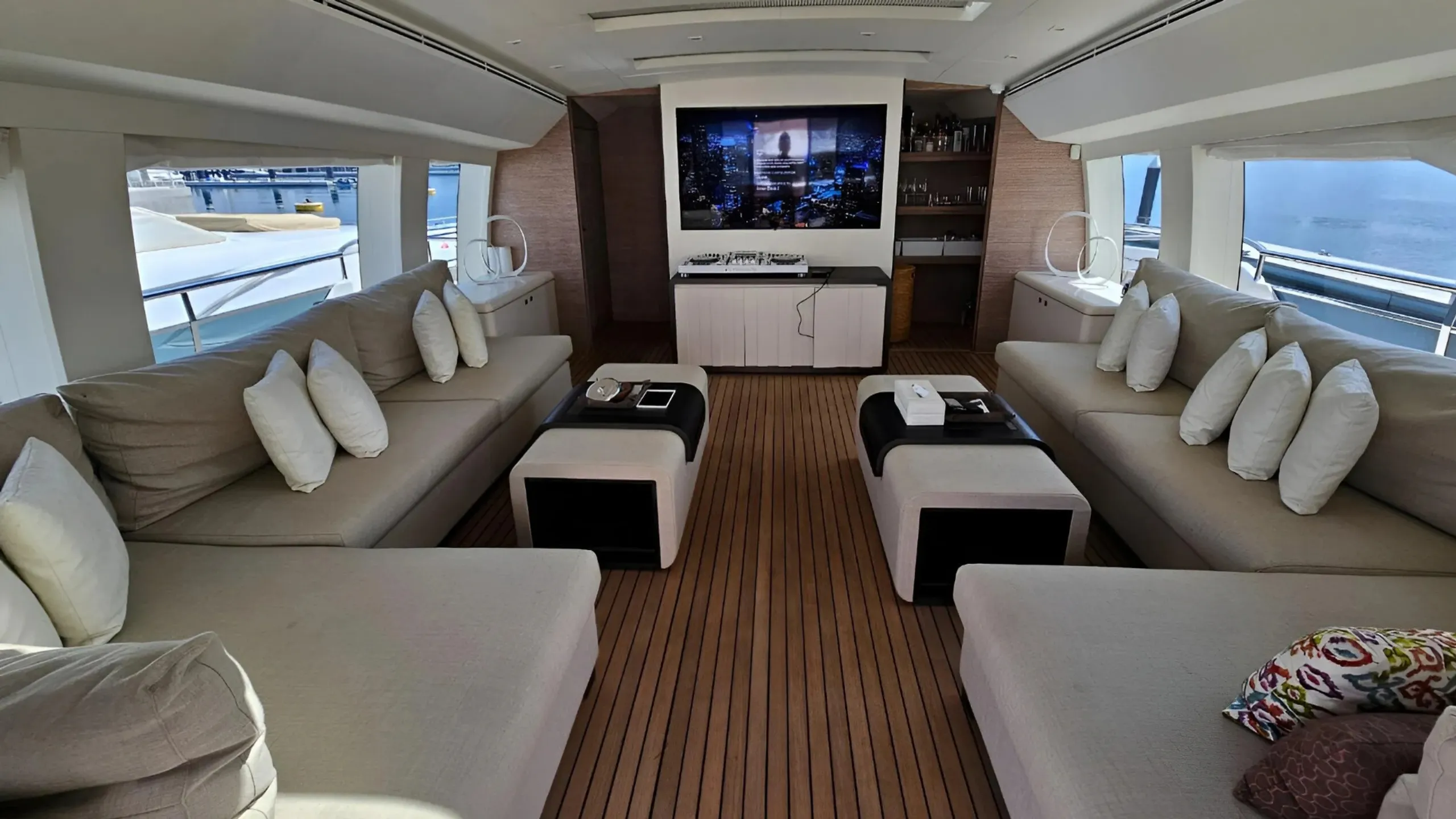 Astondoa 33m - Photograph 9