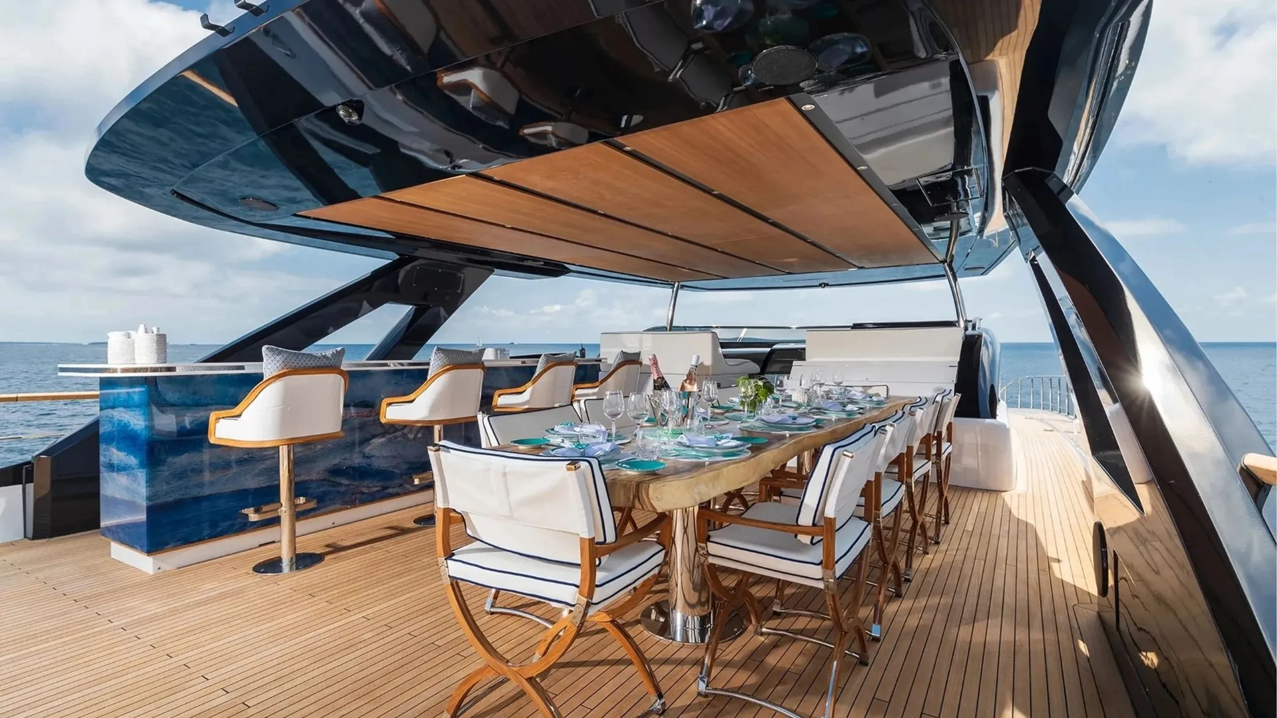 Amer 36m, exterior detail.