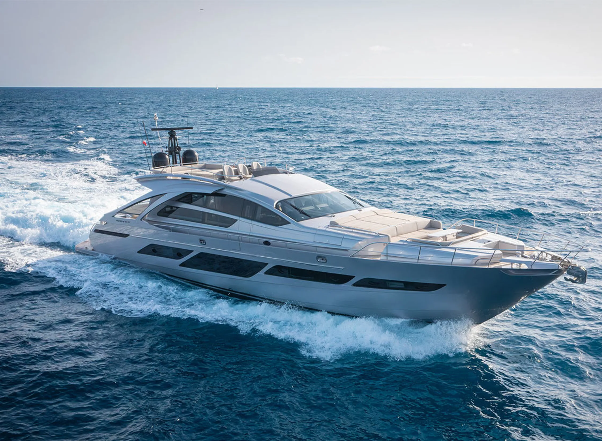 Pershing 28m - Photograph 7