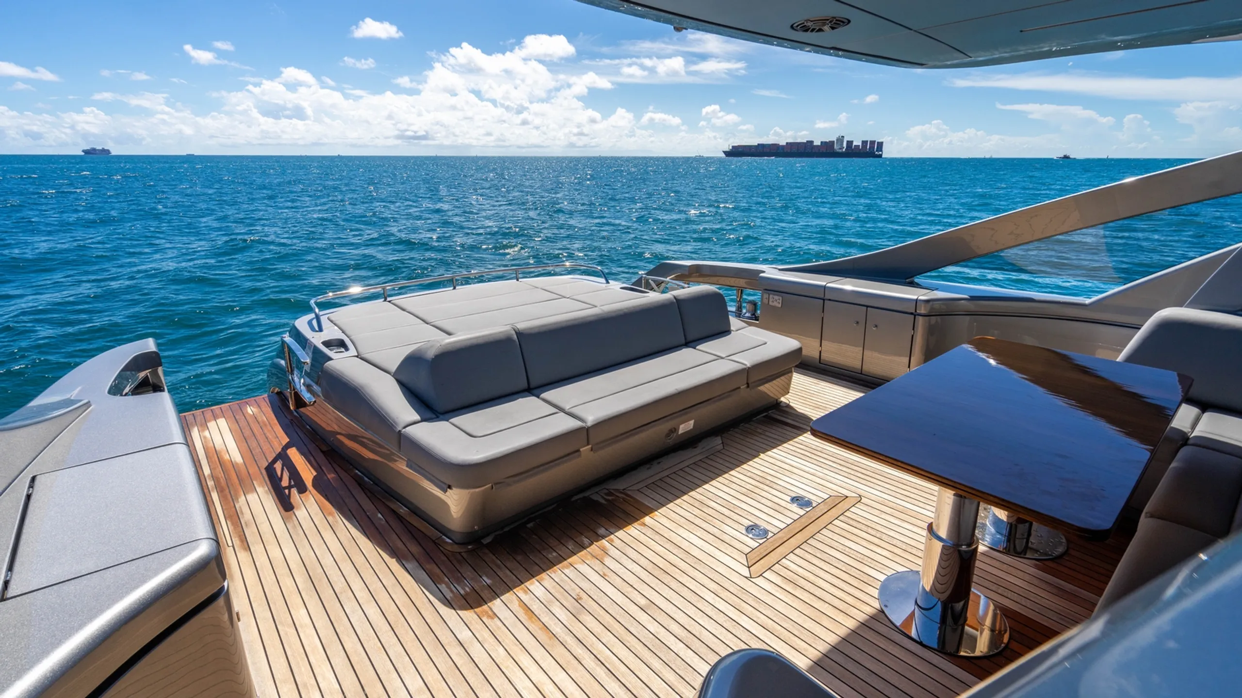 Pershing 21m - Photograph 8