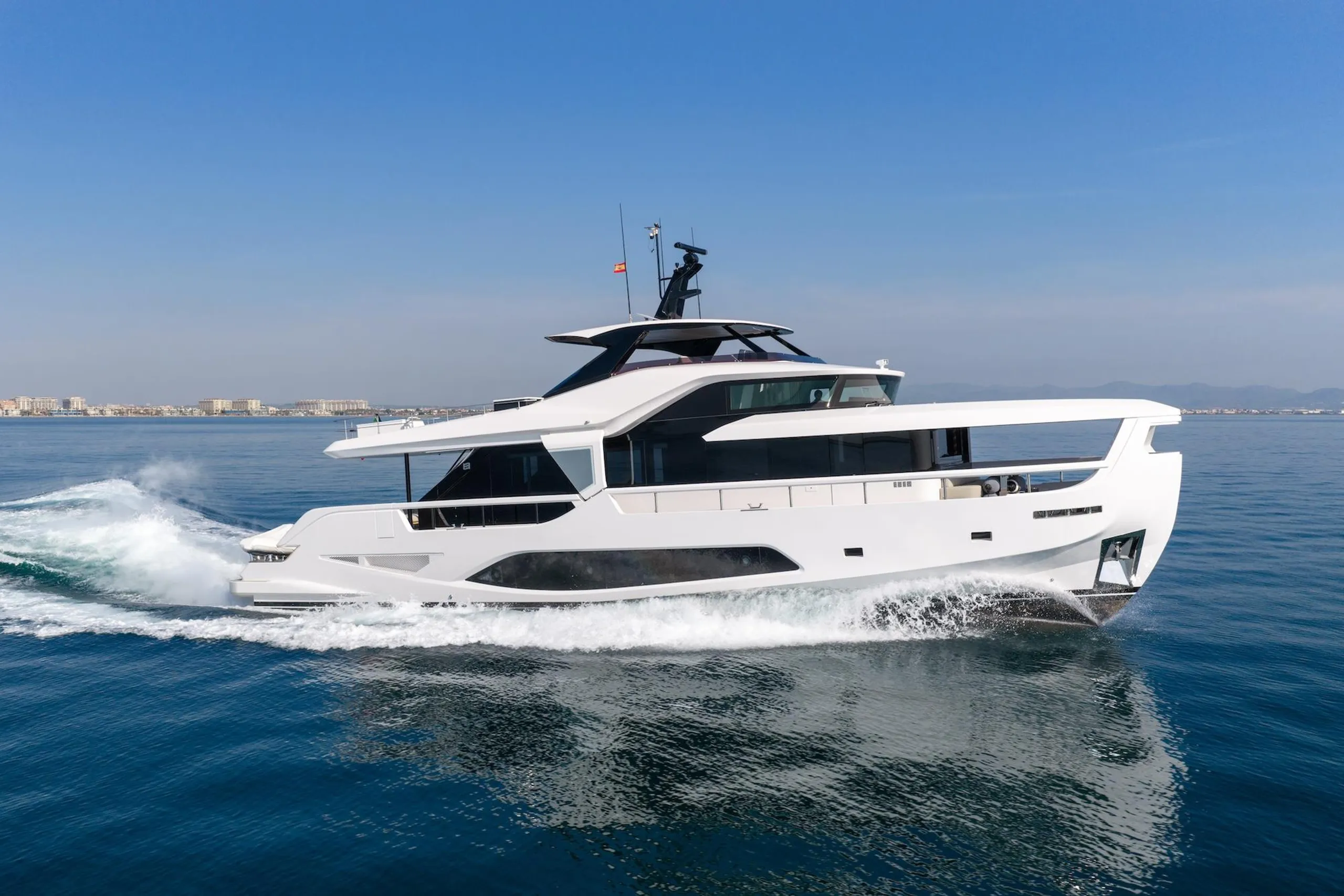 Ferretti 24m - Photograph 2