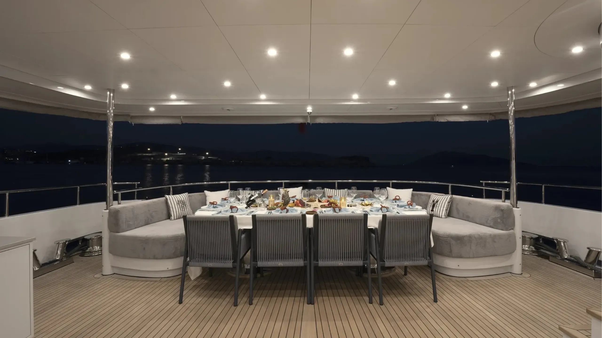 Custom 43m (photograph 7)