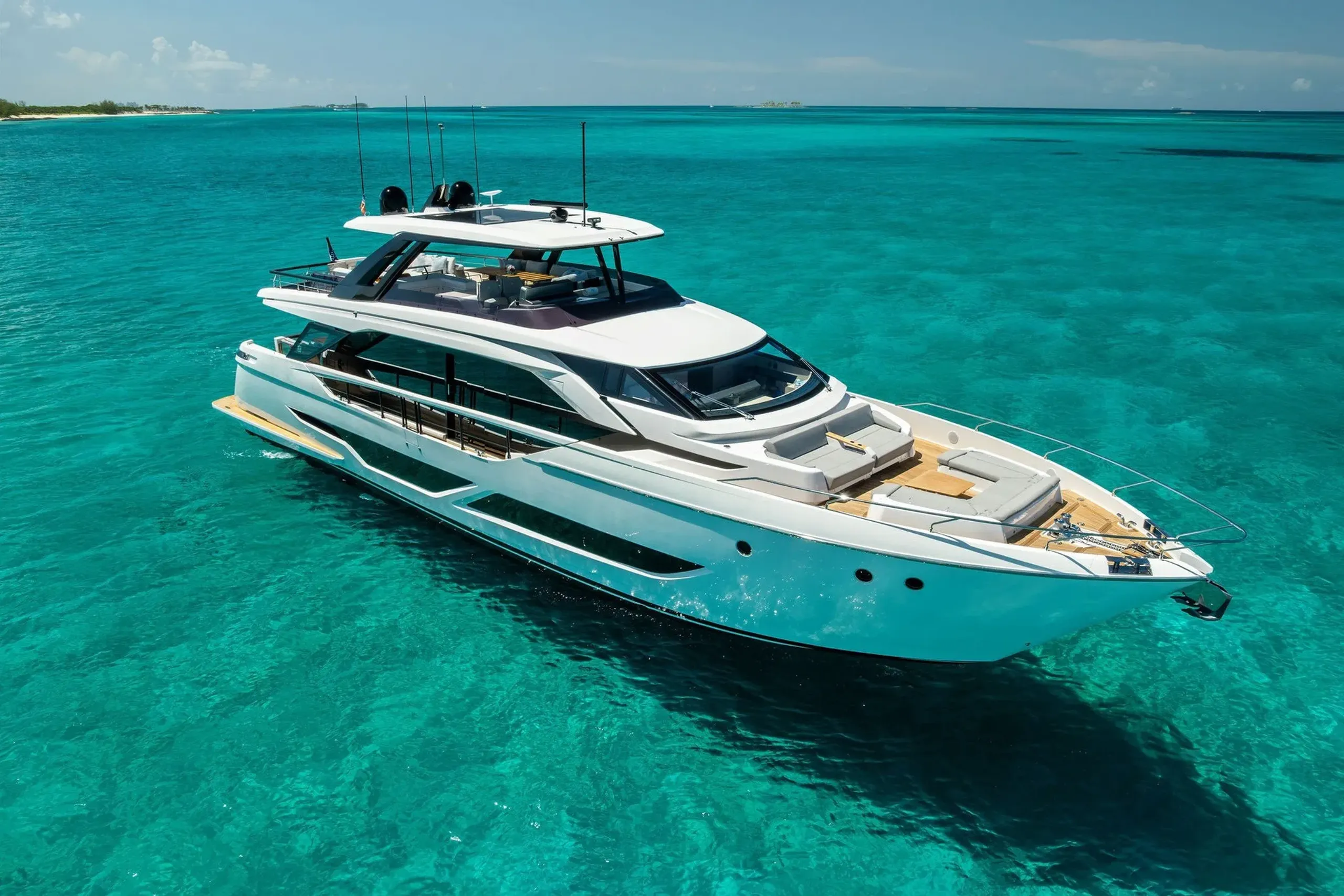 Ferretti 26m - Photograph 2