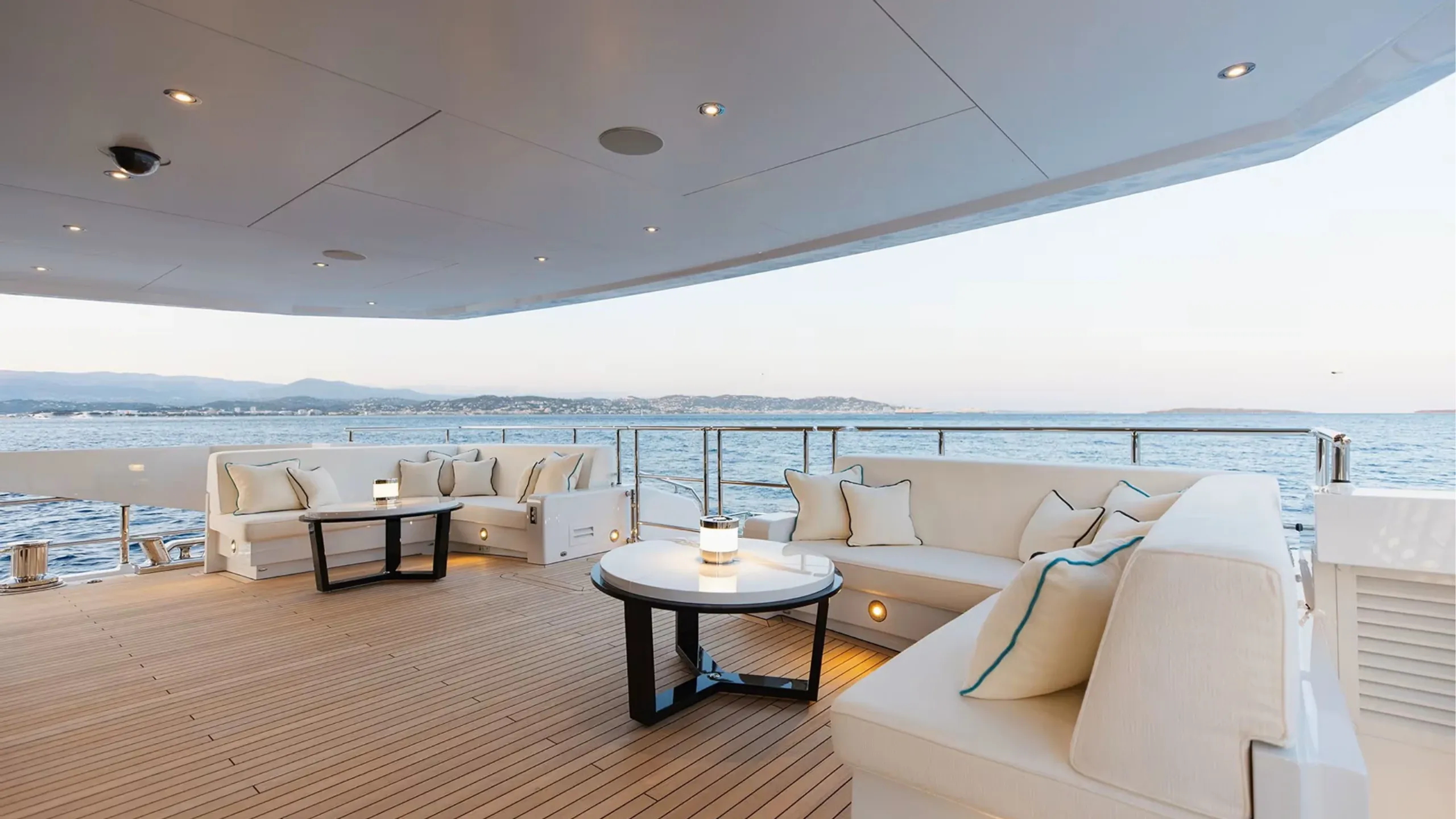 Heesen 49.8m (photograph 9)