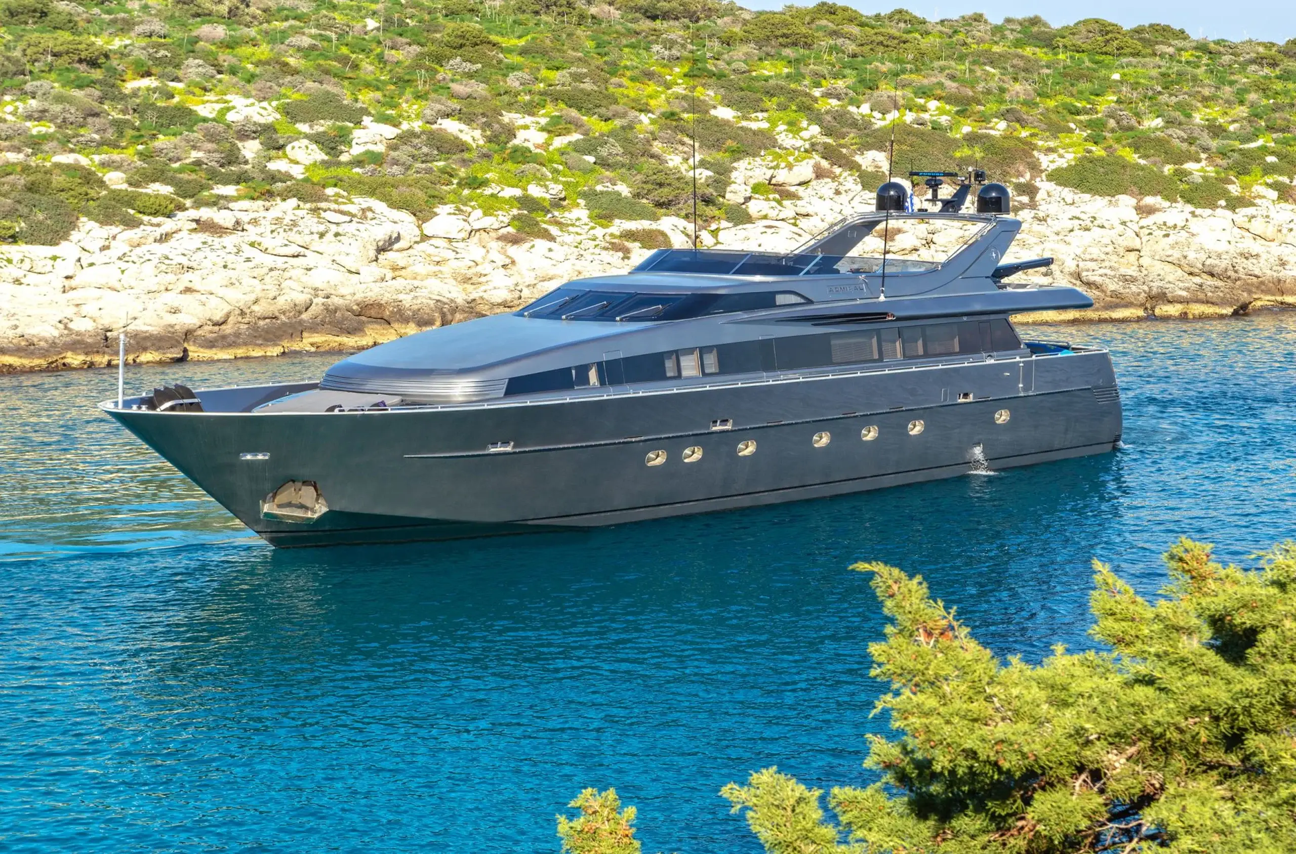 Admiral Yachts 31-metre at anchor