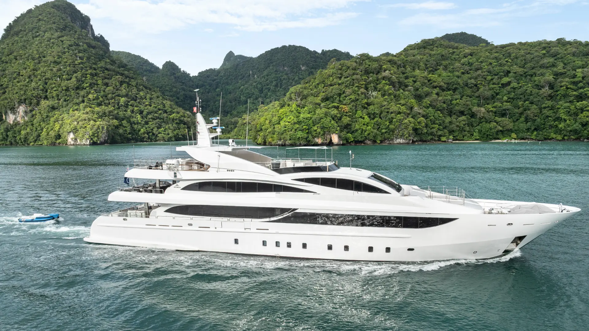 Astondoa 46-metre at anchor