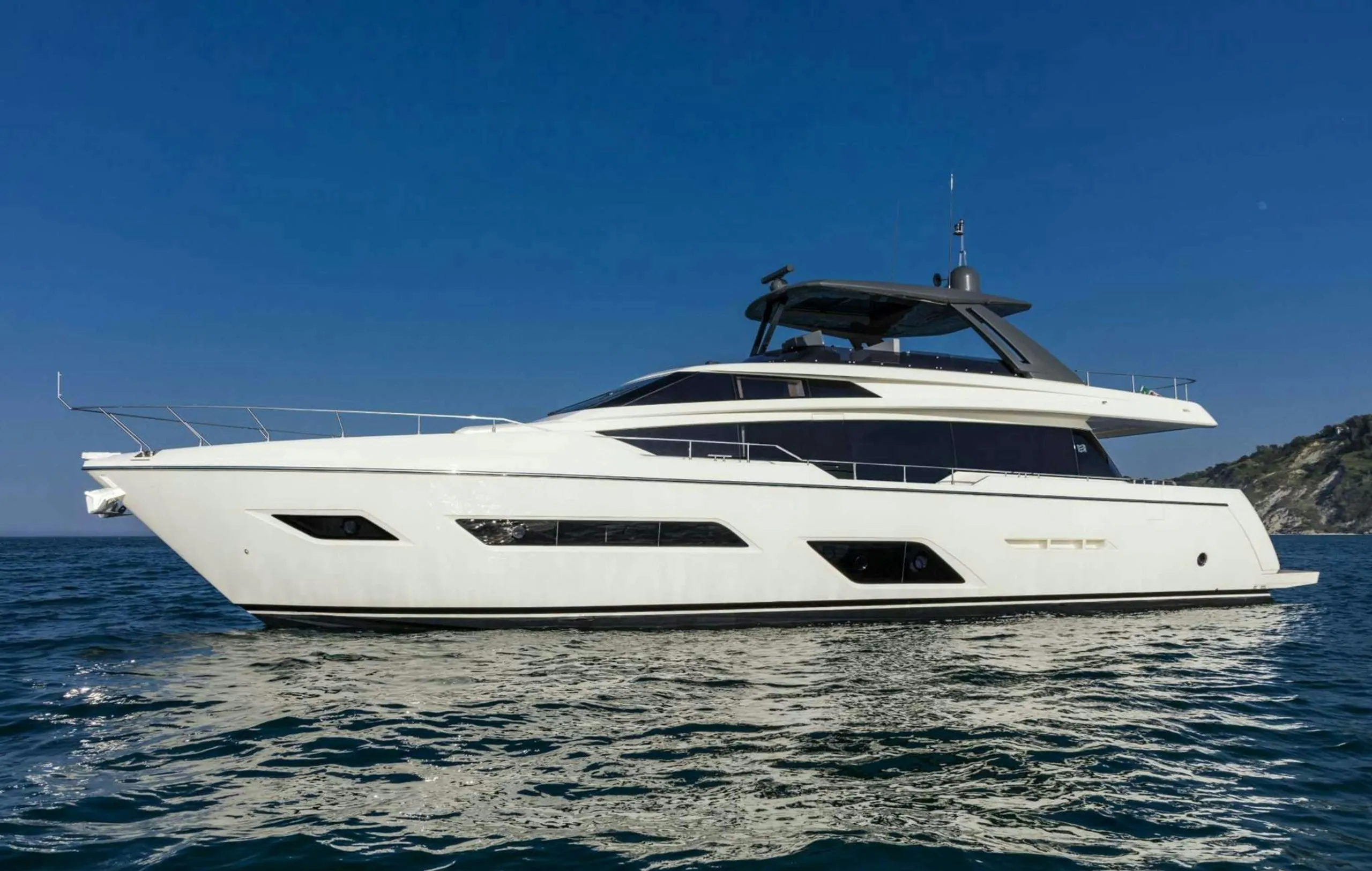 Ferretti 24m - Photograph 6