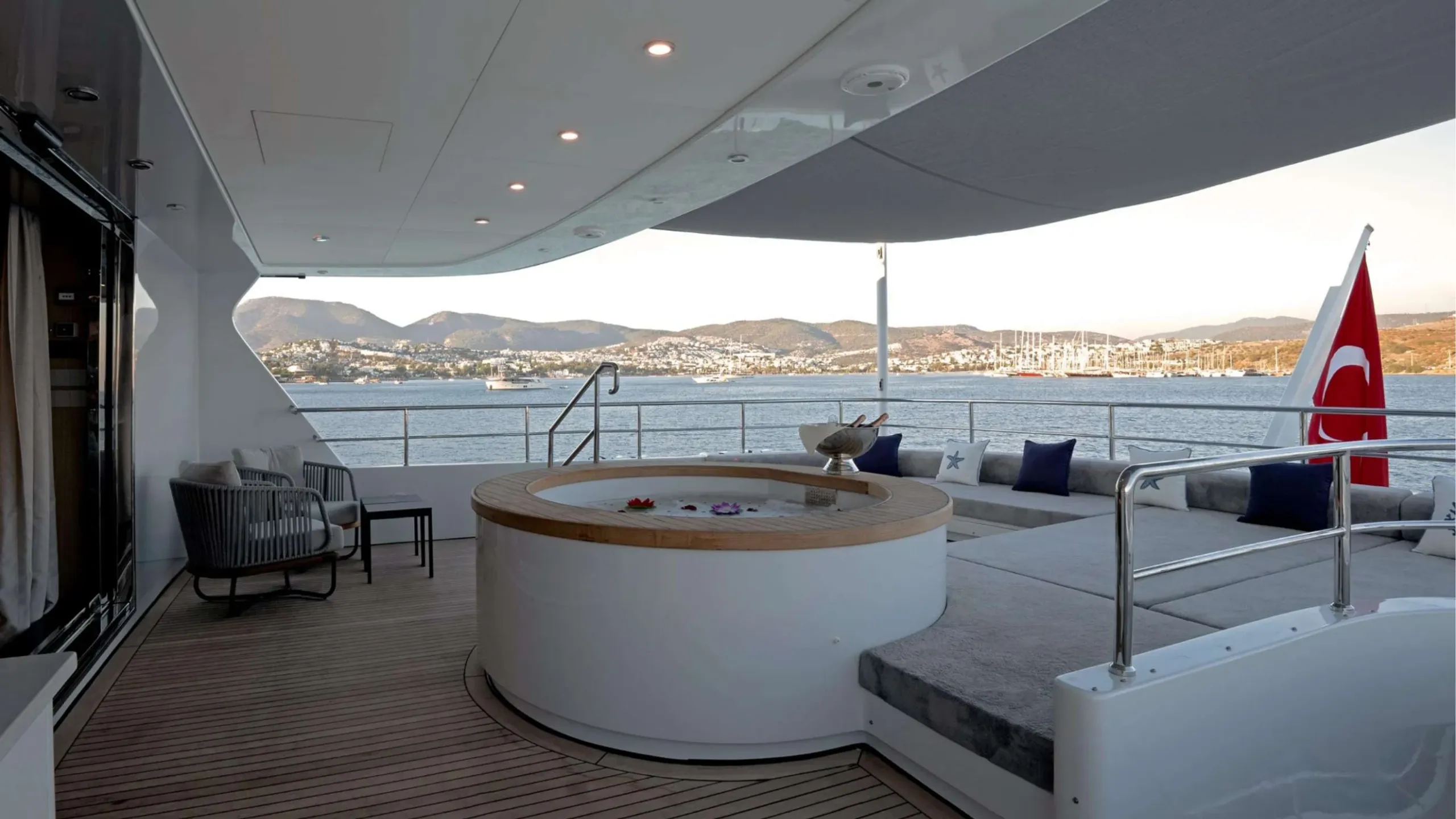Custom 43m (photograph 4)