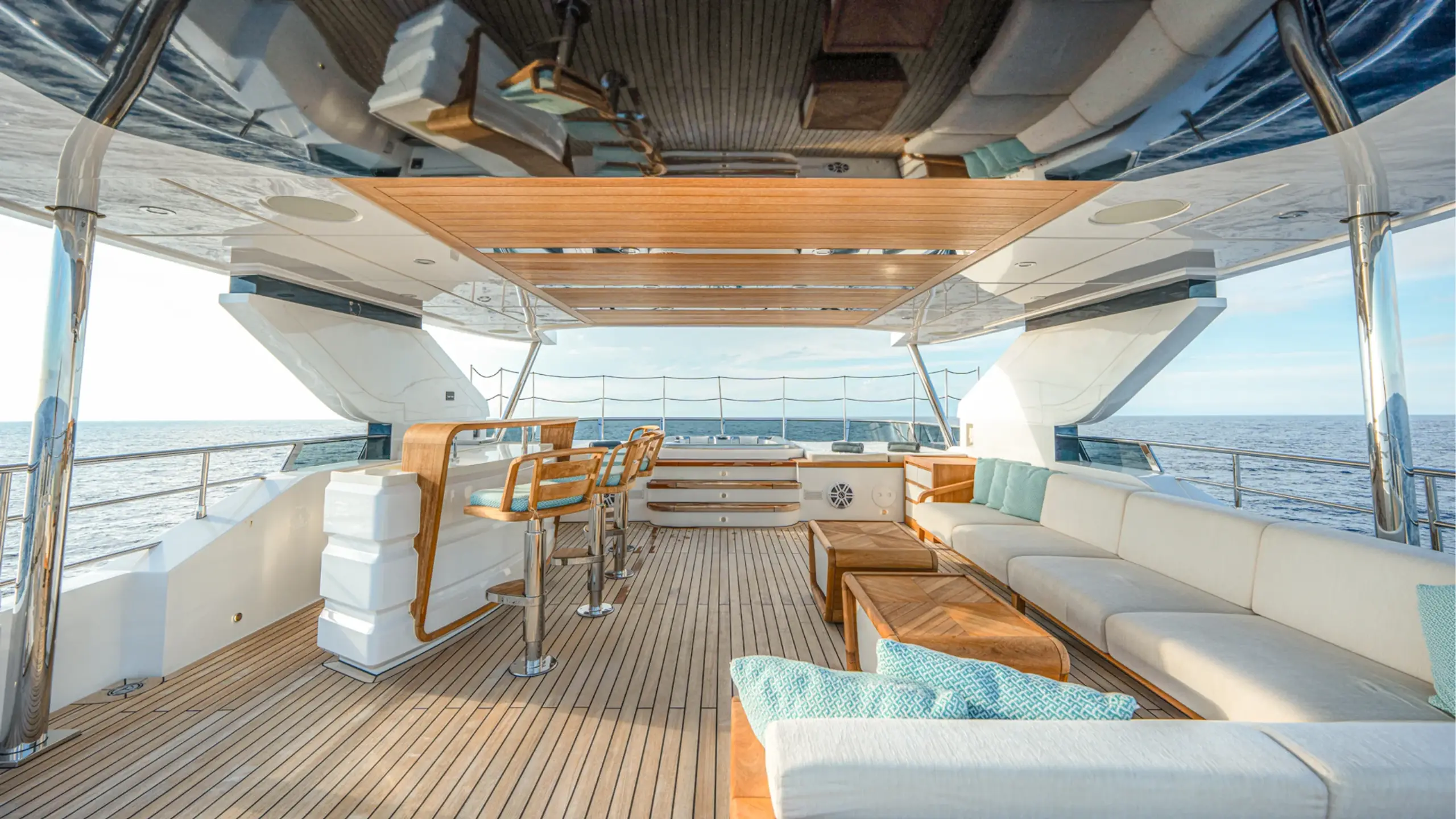 Gulf Craft - 37m — photograph 3