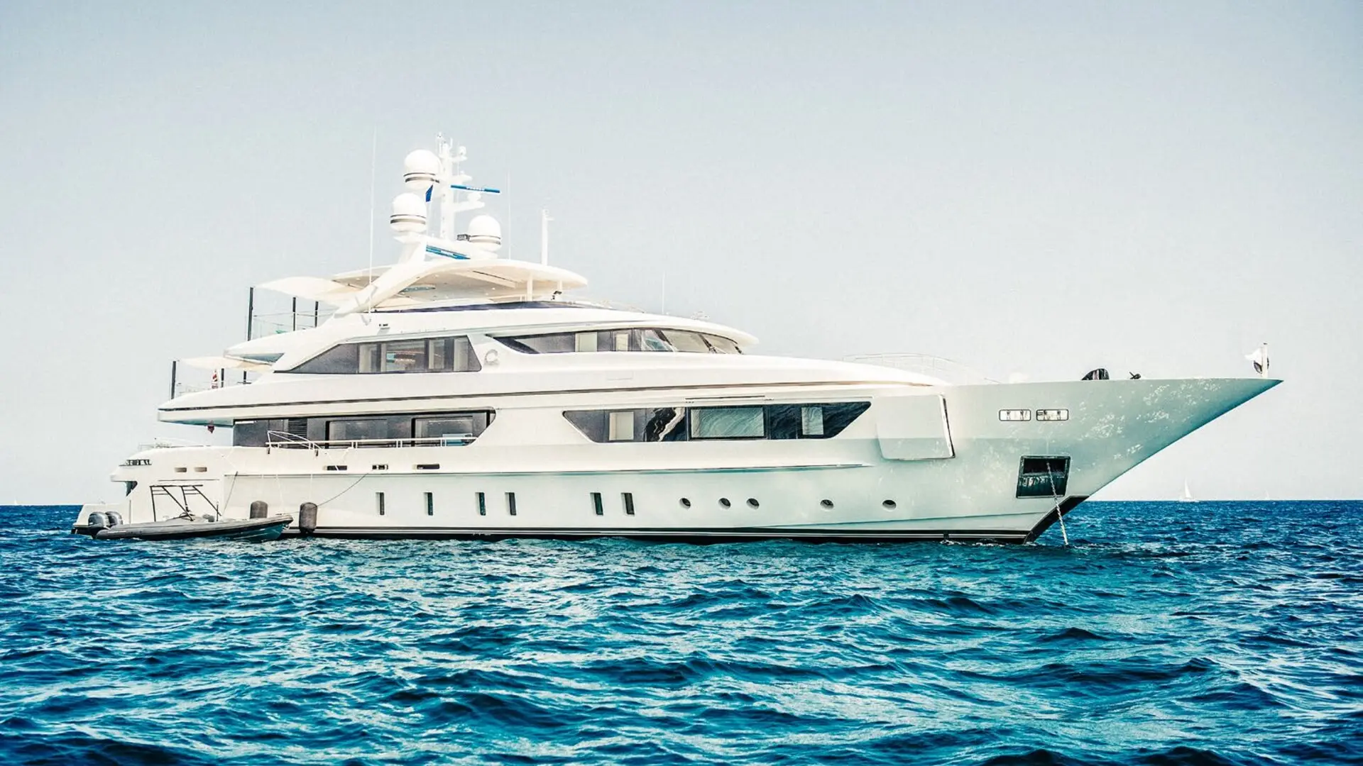 Sanlorenzo 46-metre at anchor