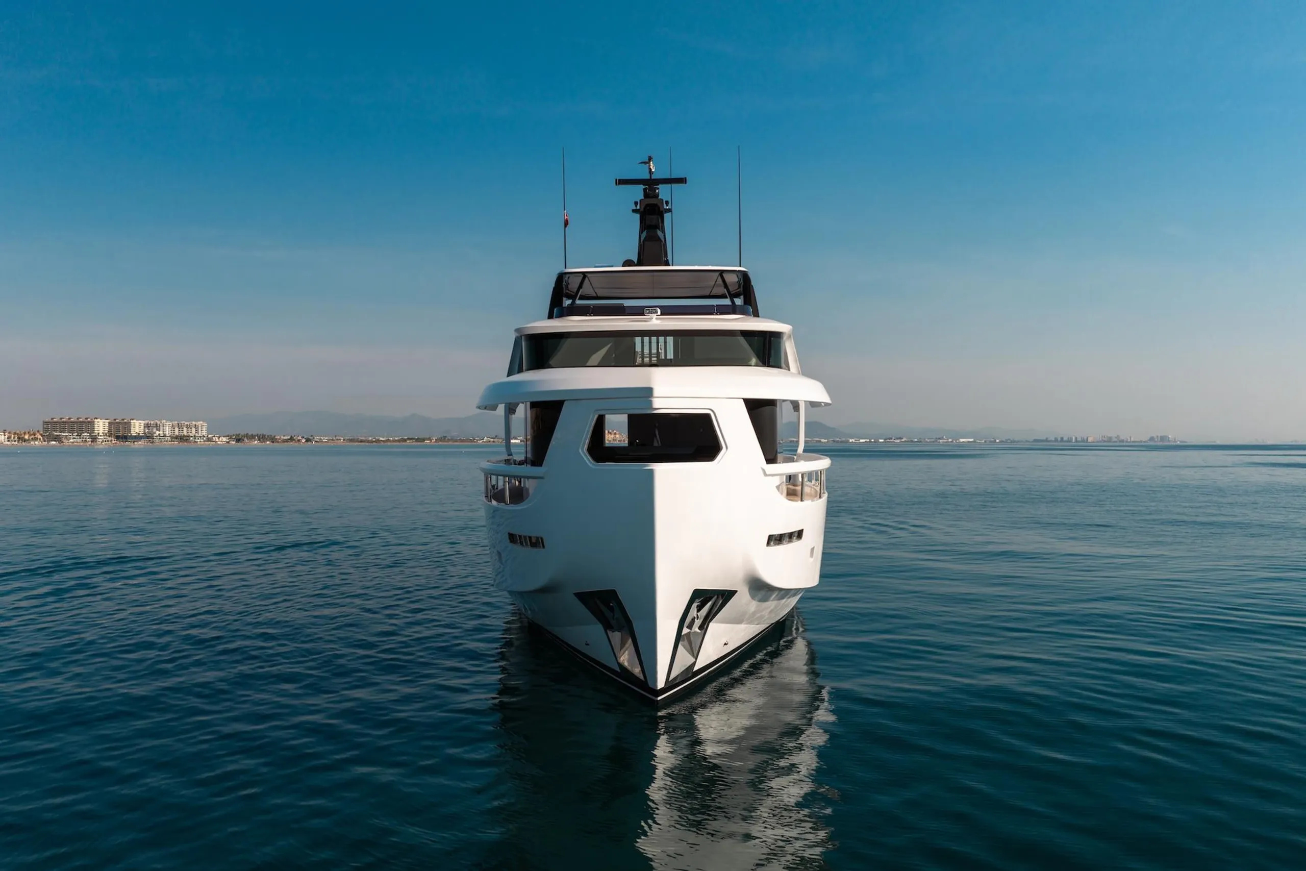 Ferretti 24m - Photograph 6