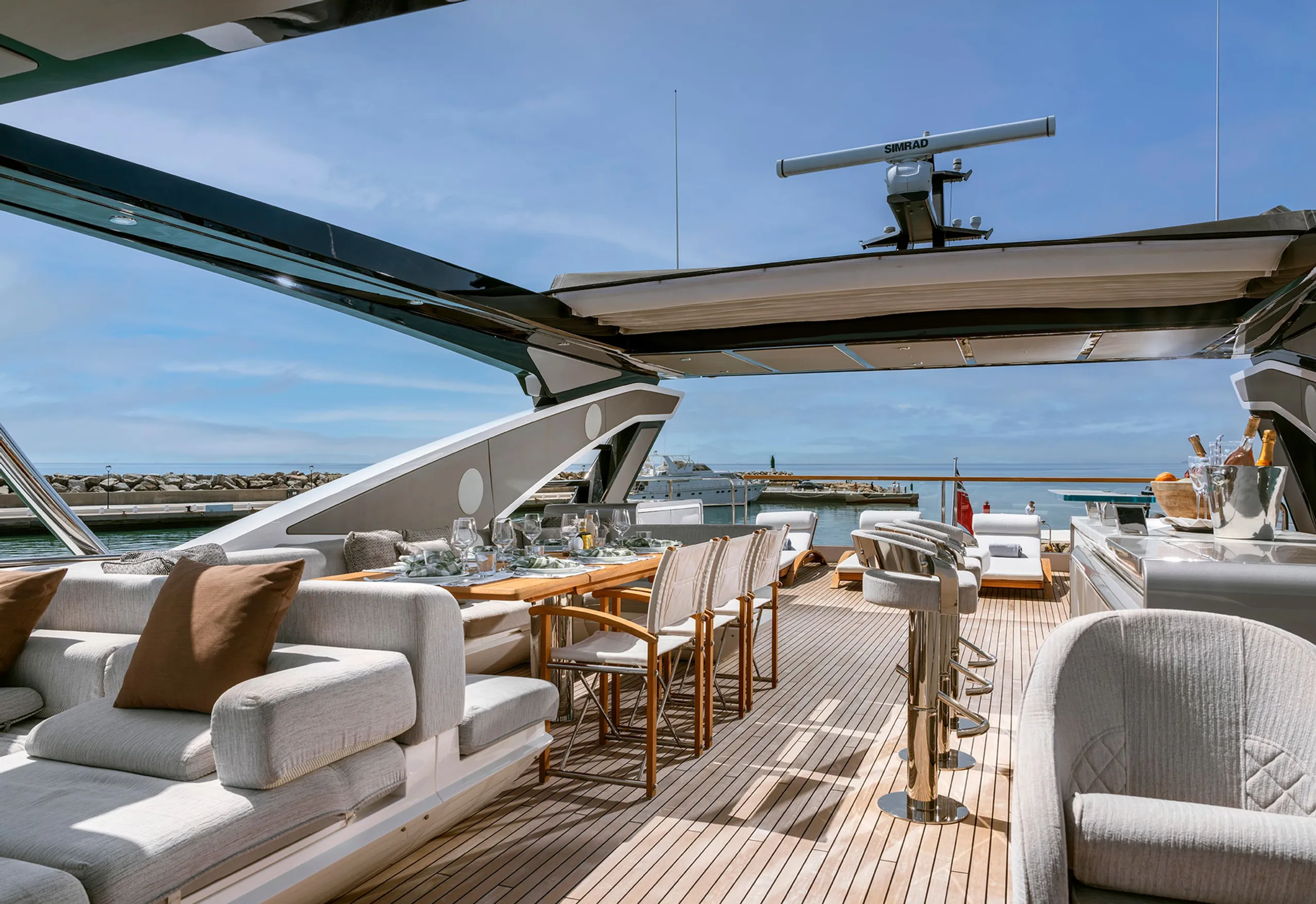 Sunseeker 27m - Photograph 7