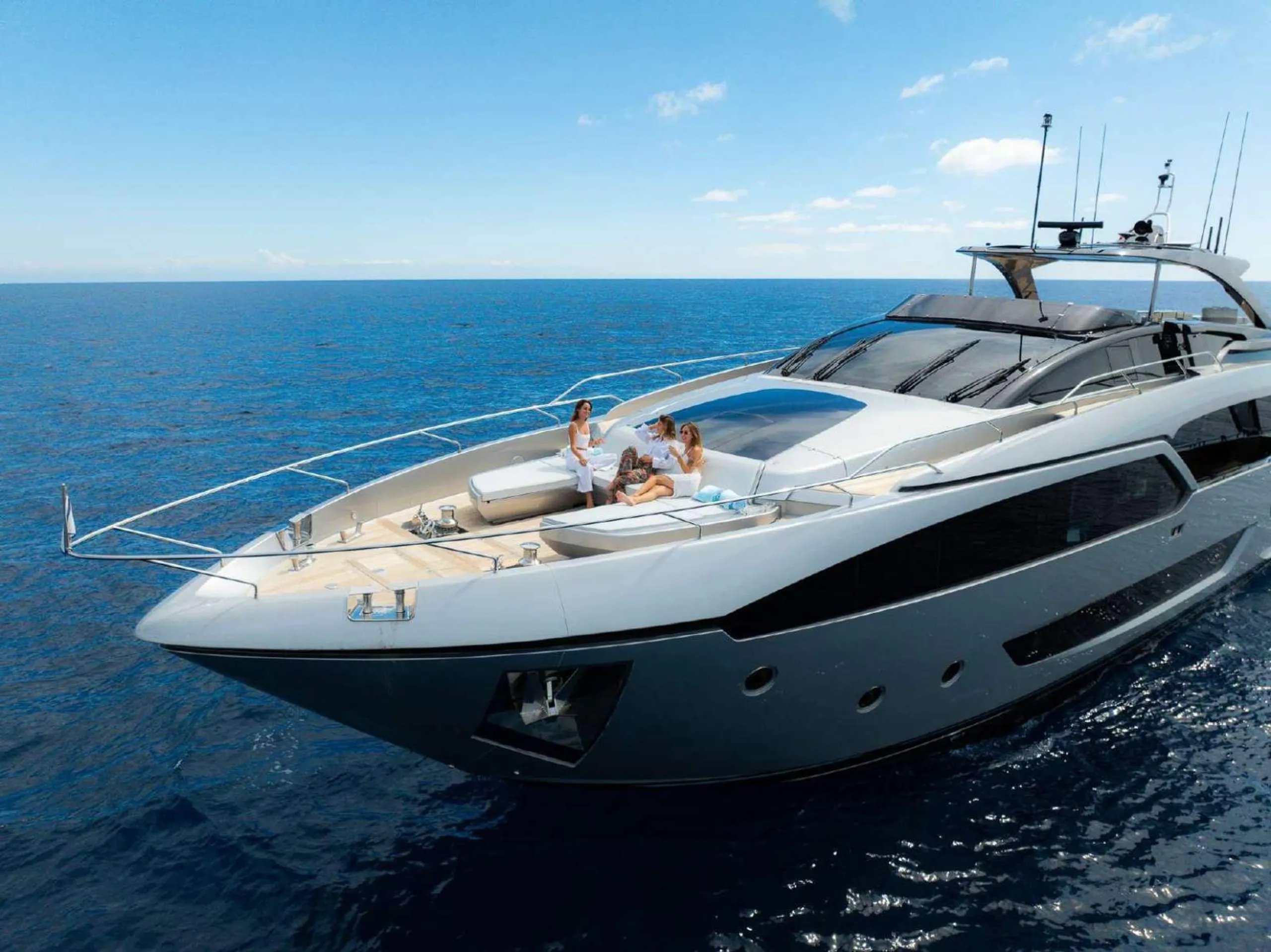 Riva 28m - Photograph 8