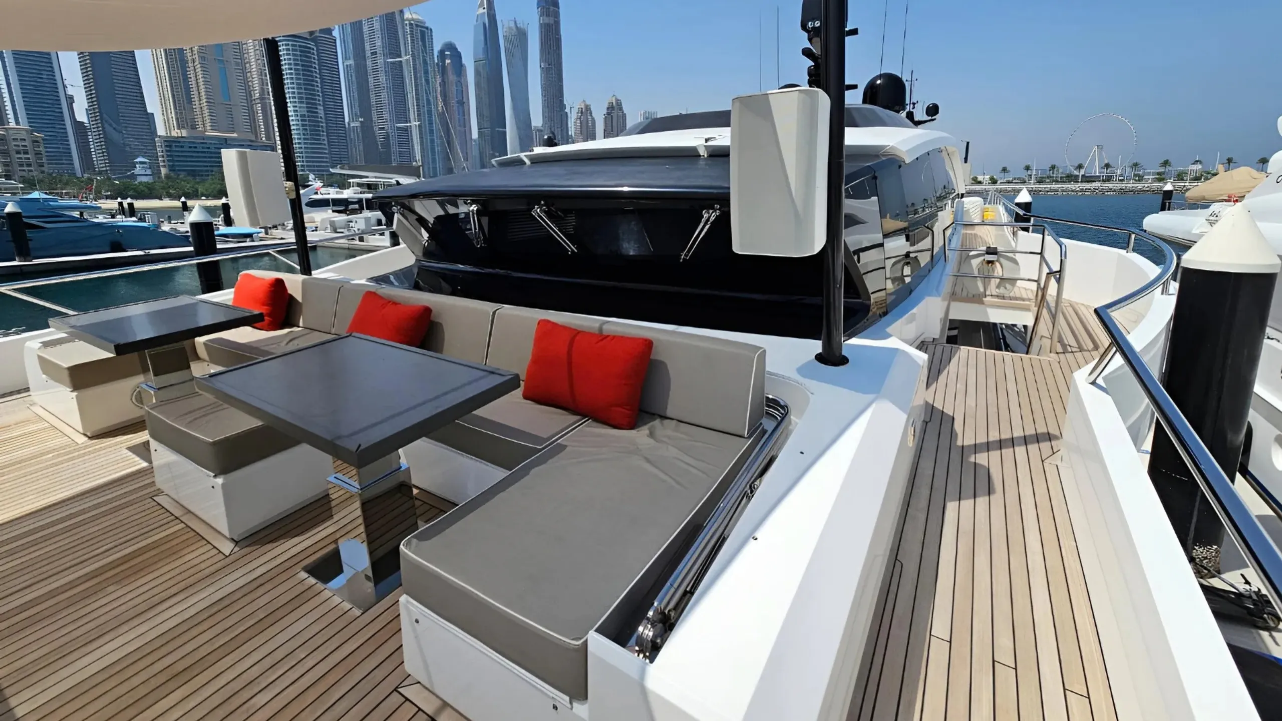 Astondoa 33m - Photograph 4