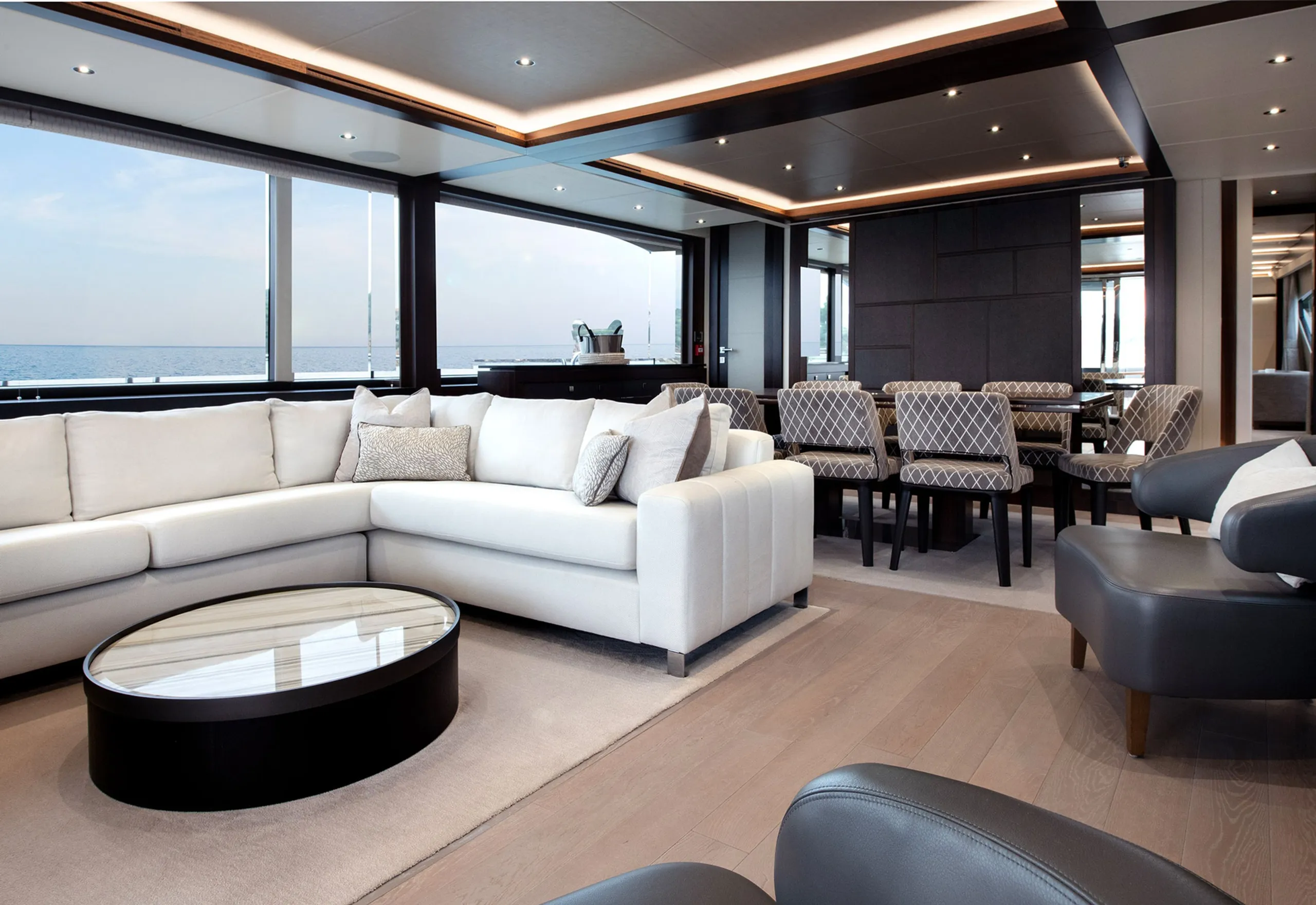 Sunseeker 28m - Photograph 6